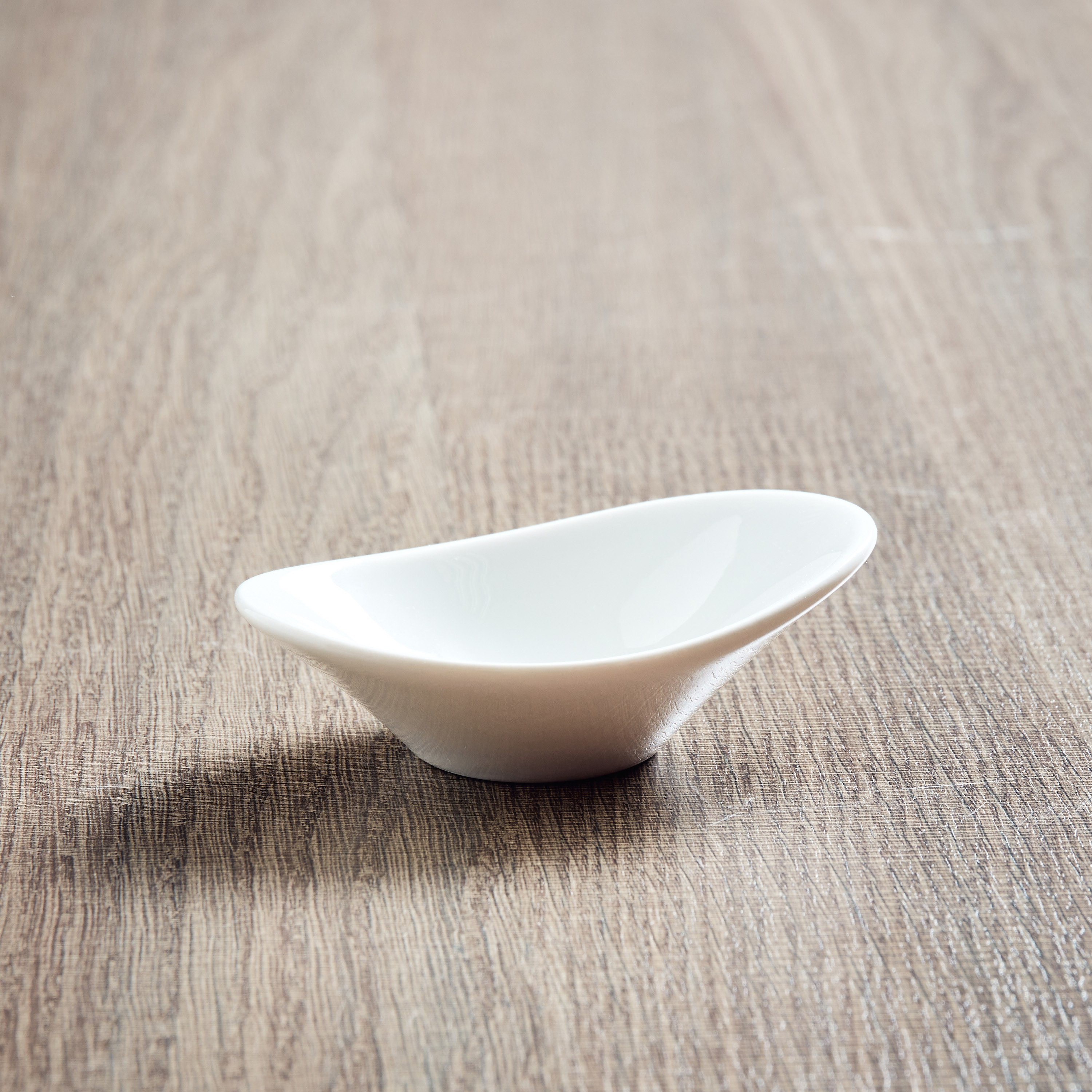 صحن تقديم عميق بيضاوي من هوسبيتاليتي - 10x7x4 سم-hbxdecorandfurnishings-tabletop-crockery-image-2