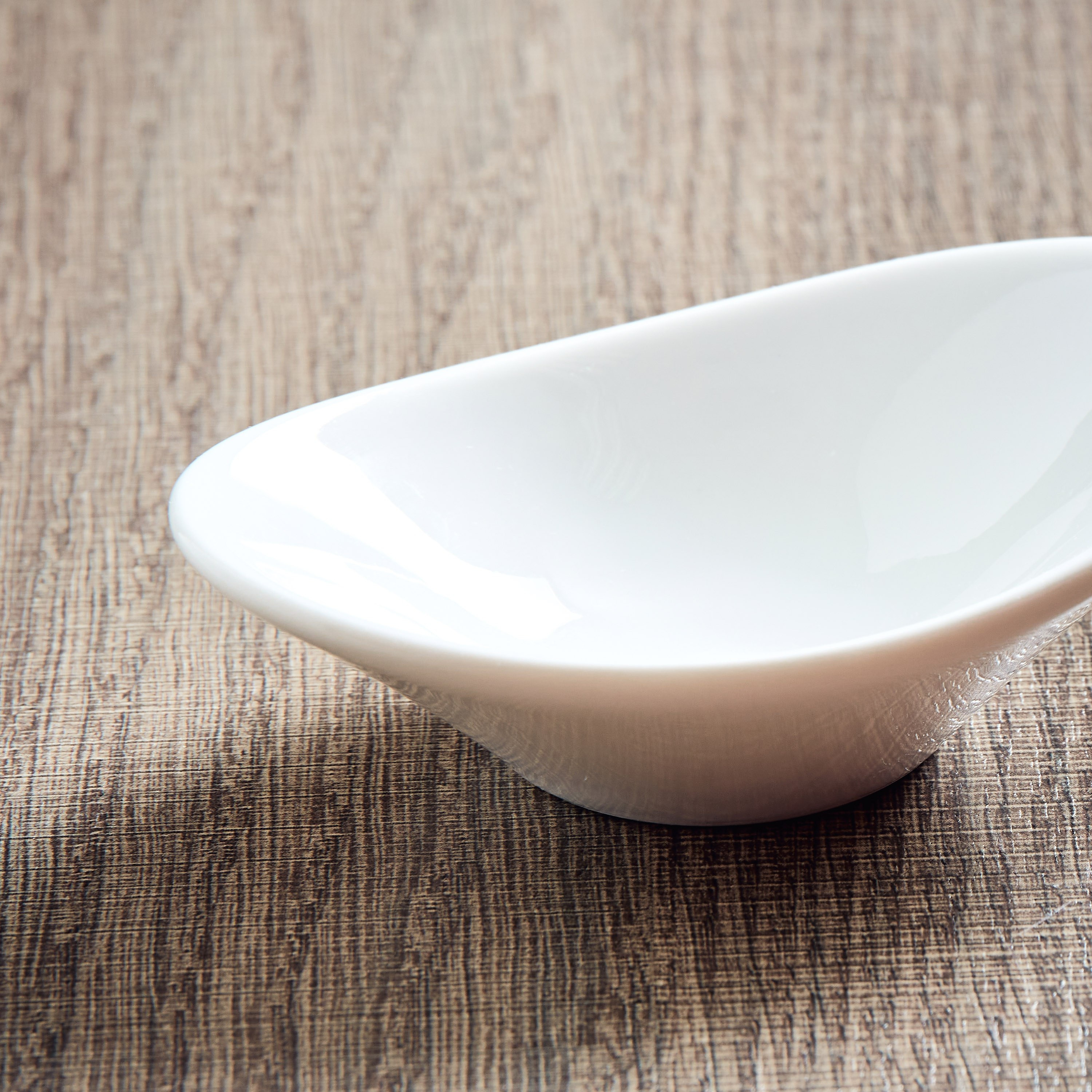 صحن تقديم عميق بيضاوي من هوسبيتاليتي - 10x7x4 سم-hbxdecorandfurnishings-tabletop-crockery-image-3