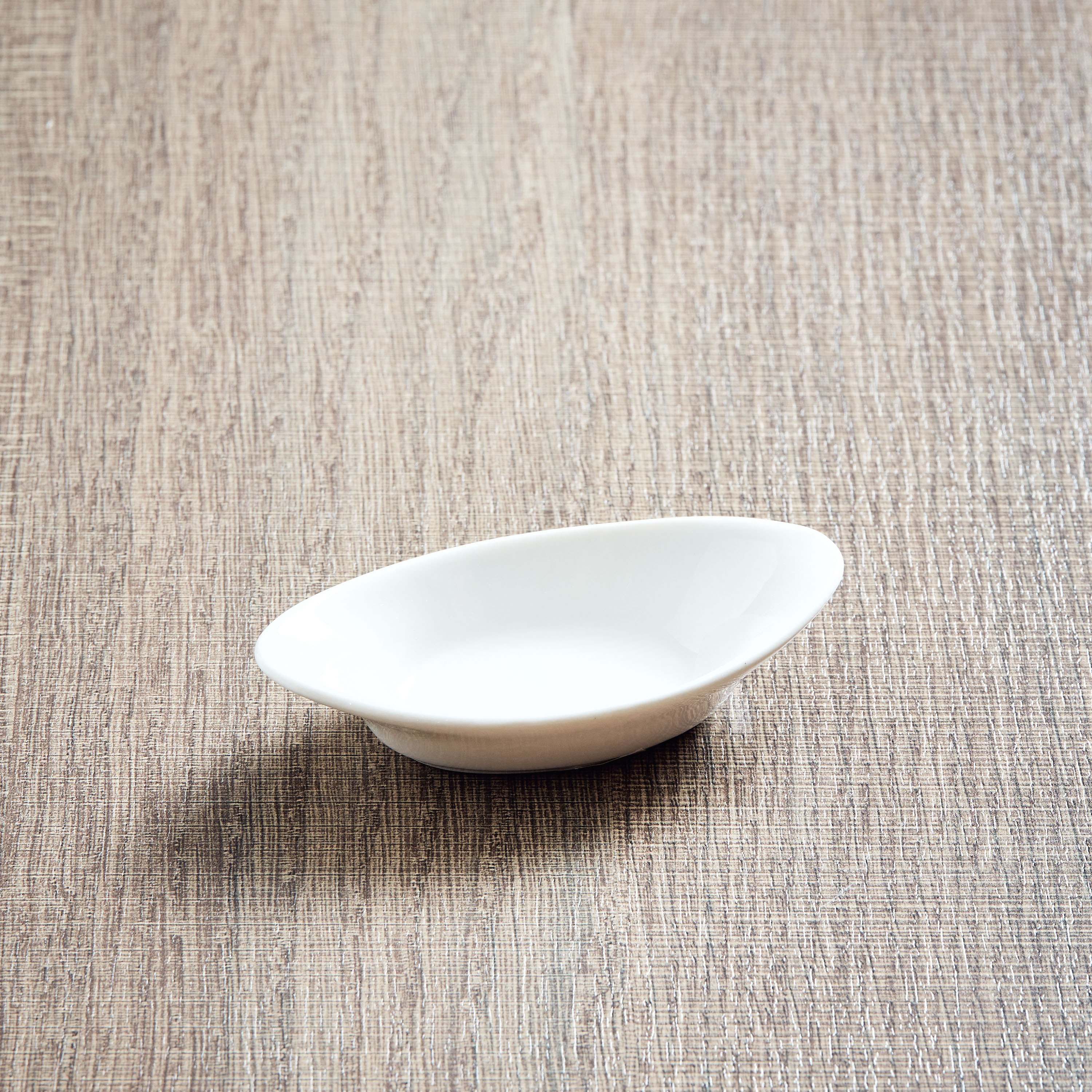 صحن تقديم بيضاوي عميق من هوسبيتاليتي - 9.5x5x1.8 سم-hbxdecorandfurnishings-tabletop-crockery-image-1