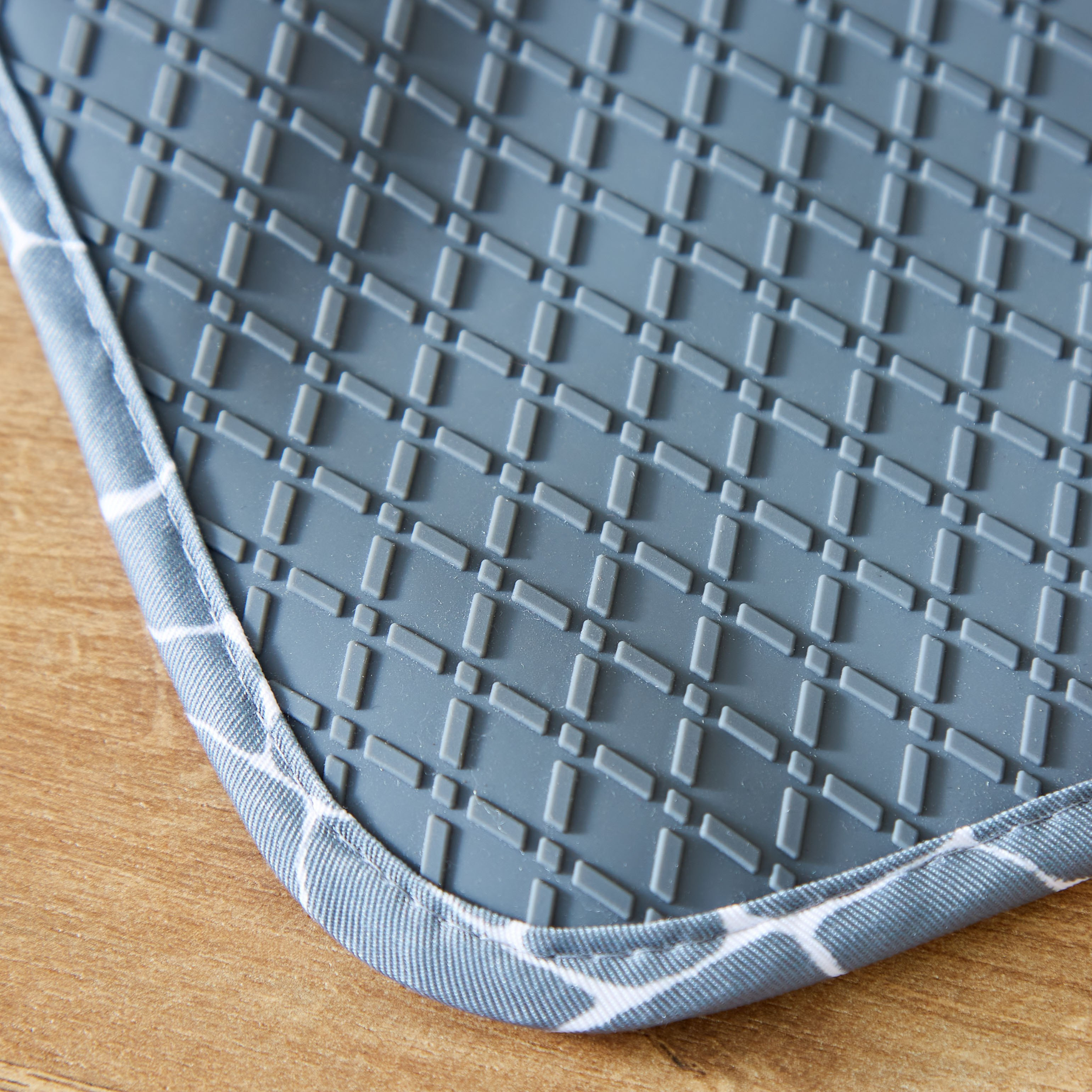 Murphy Silicone Potholder - 23x18 cm-hbxkitchen-bakeware-image-2
