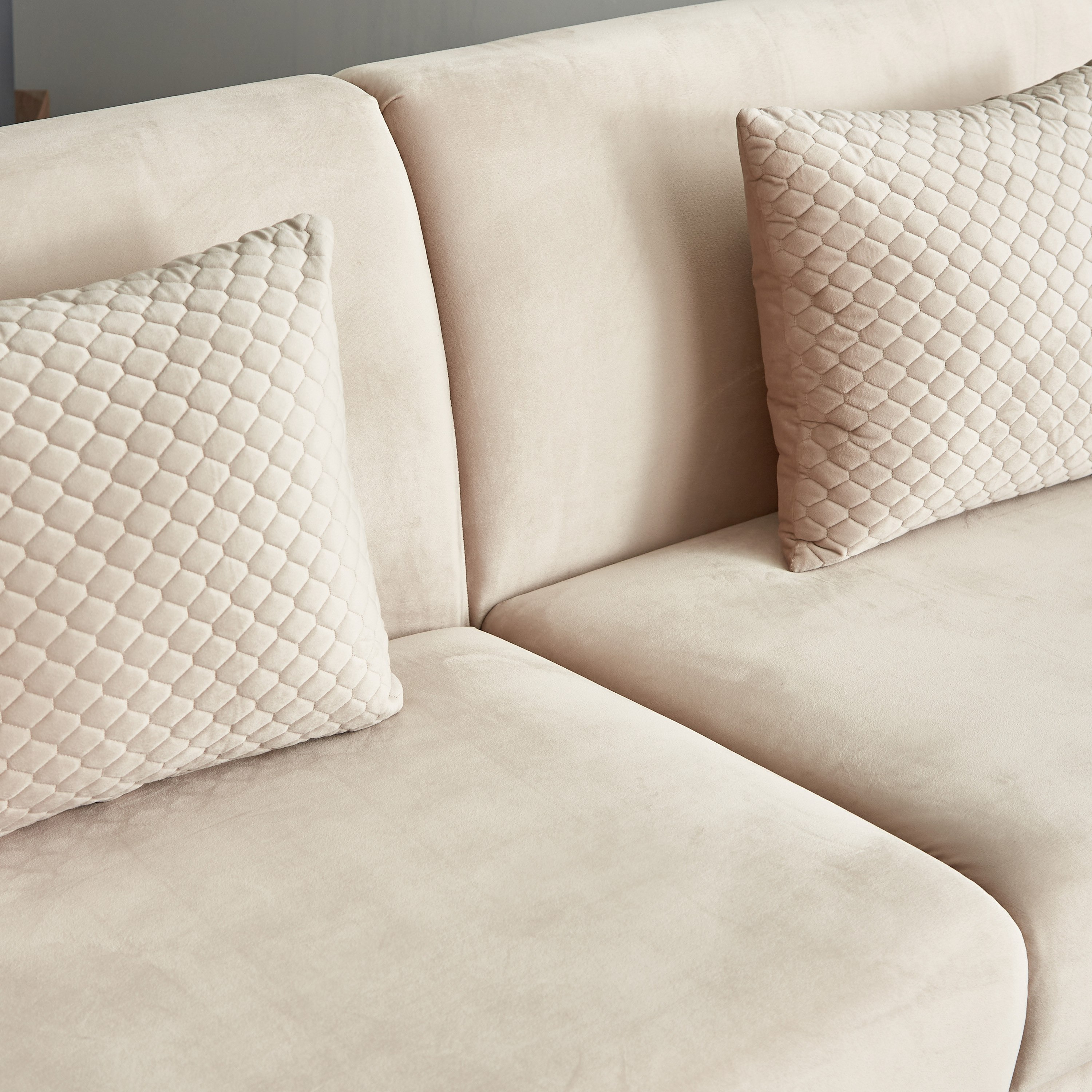 كنبة مخمل 3 مقاعد مع وسادتين من تيهاني-hbxlivingroom-sofasandarmchairs-sofas-image-5