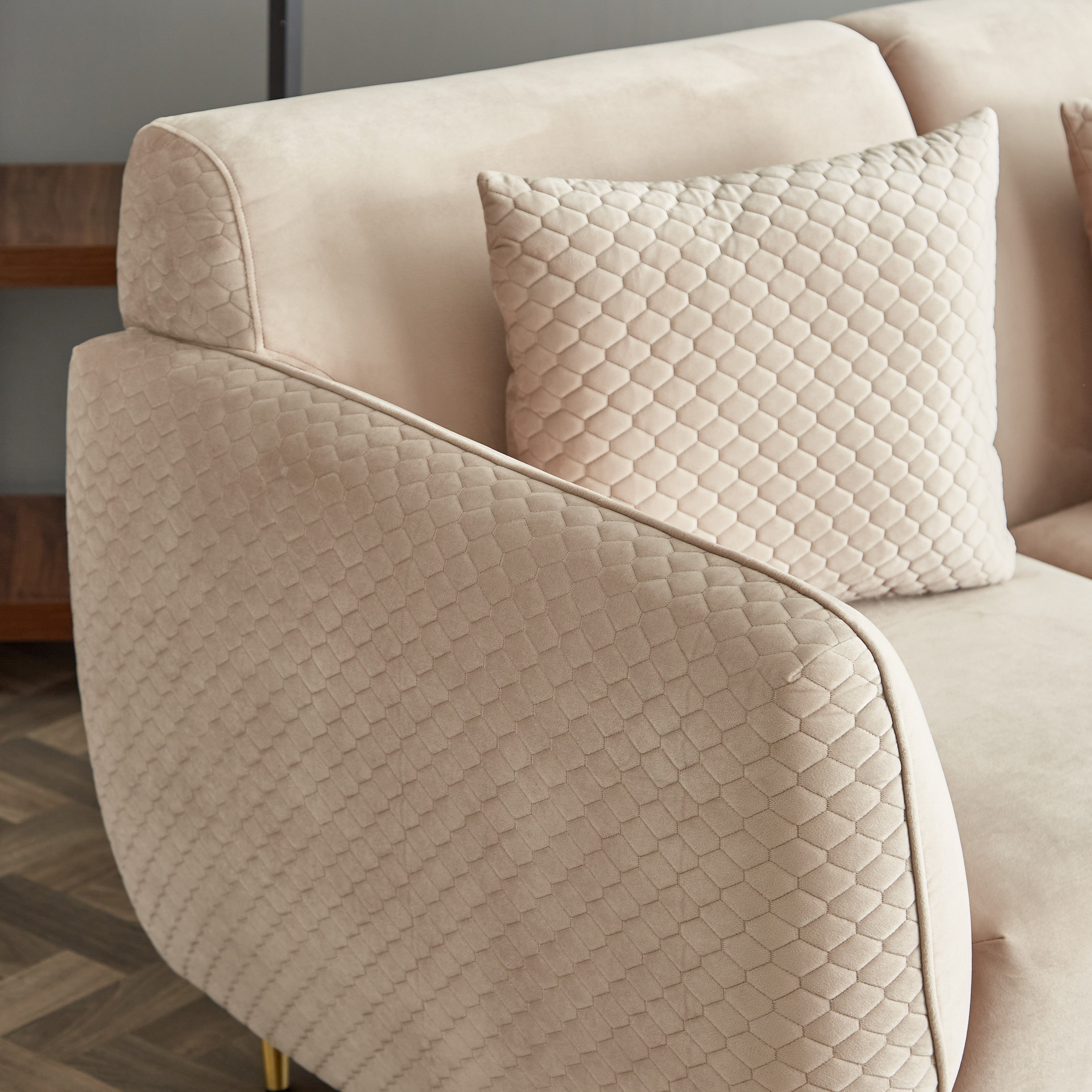 كنبة مخملية مقعدين مع وسادتين من تيهاني-hbxlivingroom-sofasandarmchairs-sofas-image-4