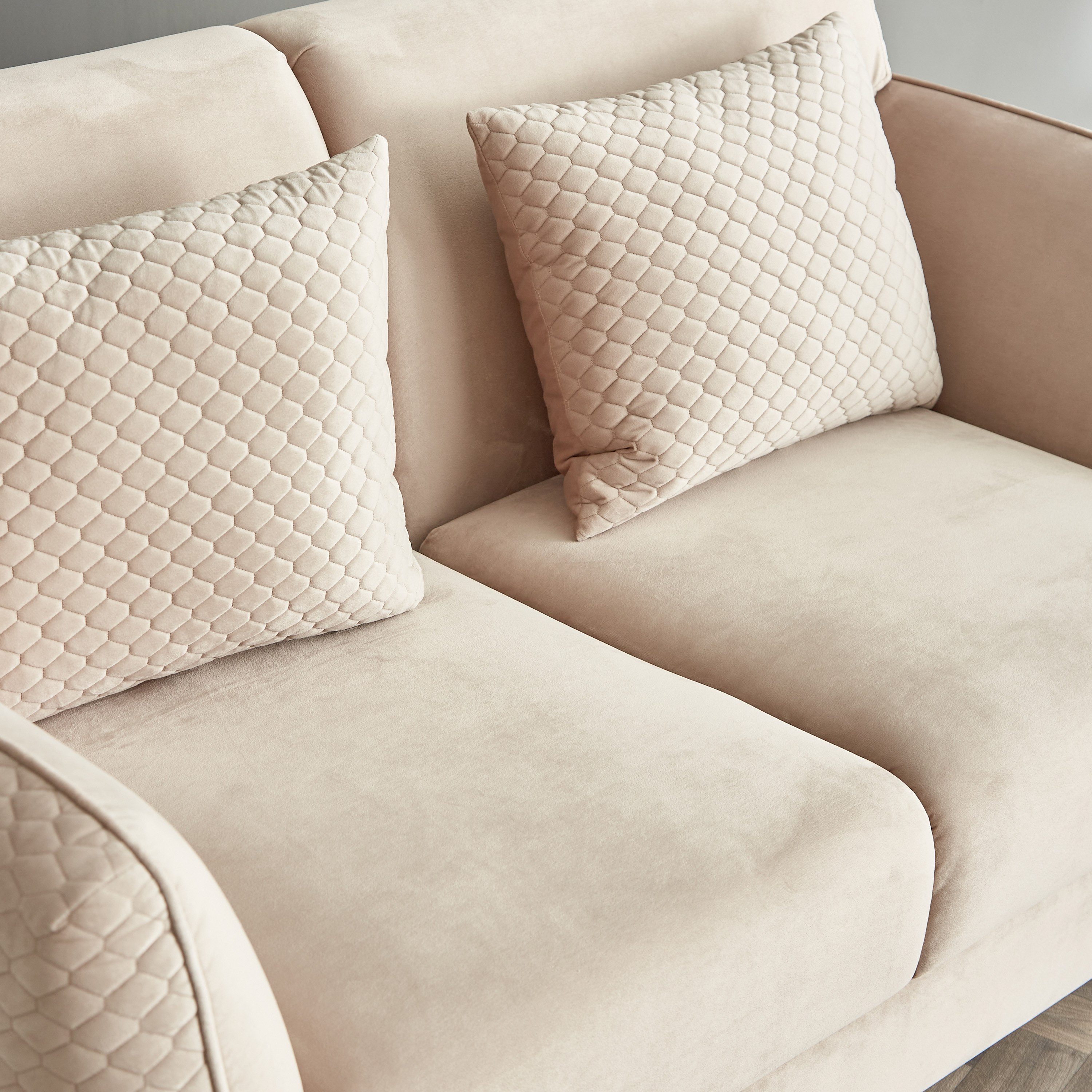 كنبة مخملية مقعدين مع وسادتين من تيهاني-hbxlivingroom-sofasandarmchairs-sofas-image-5
