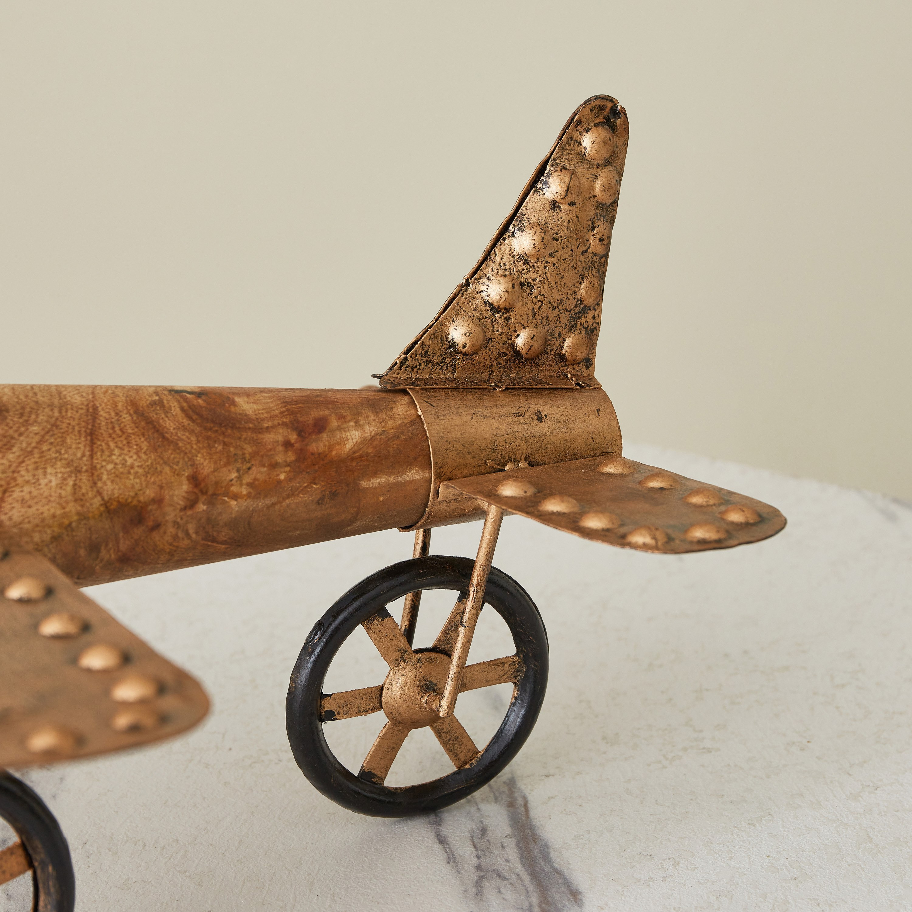 طائرة ديكور من زاهارا - 35.5x35.5x17.7 سم-hbxhomeware-homedecor-figurinesandornaments-image-3