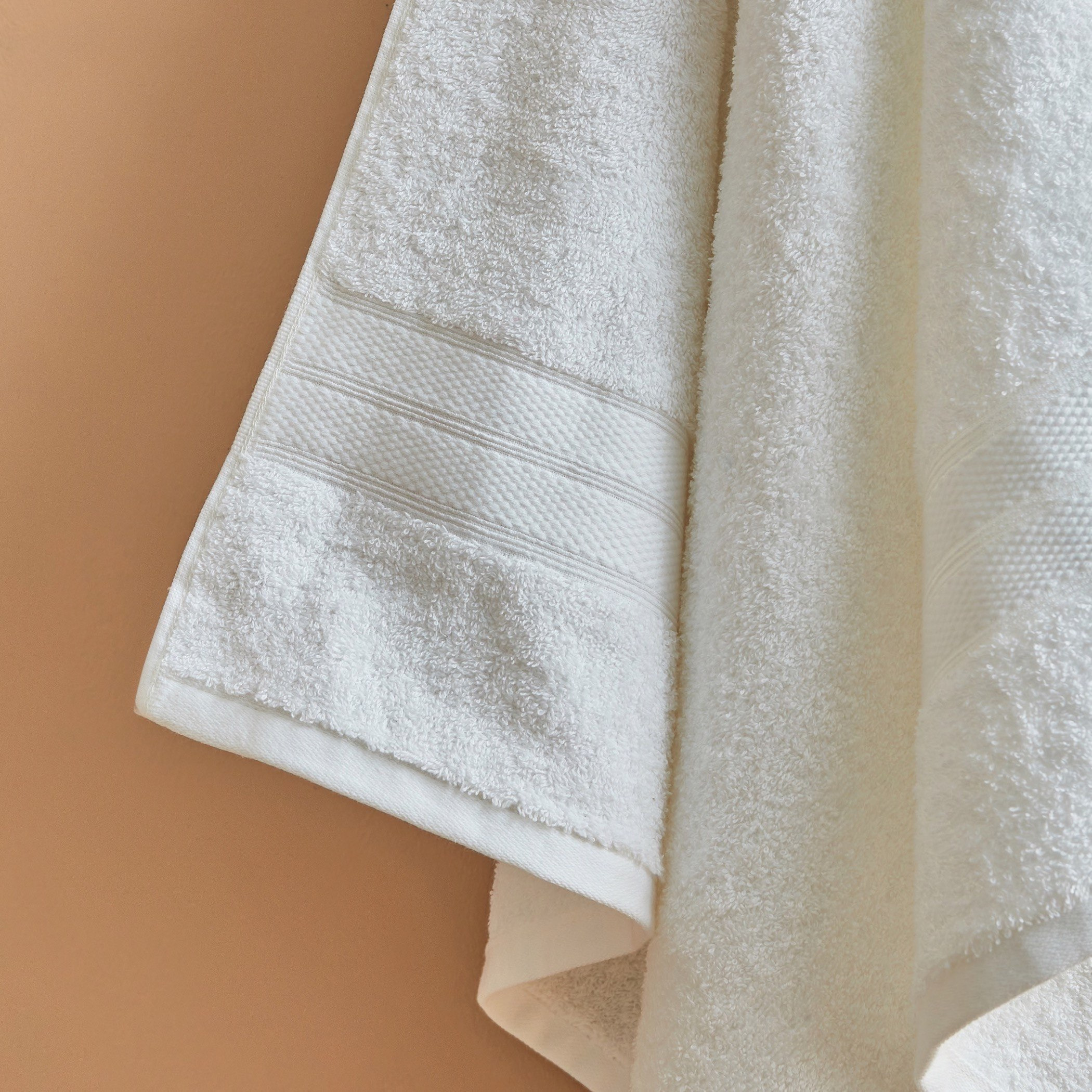 منشفة حمّام من هوتيل كولكشن - 70x140 سم-hbxbathroom-bathroomtextiles-image-3