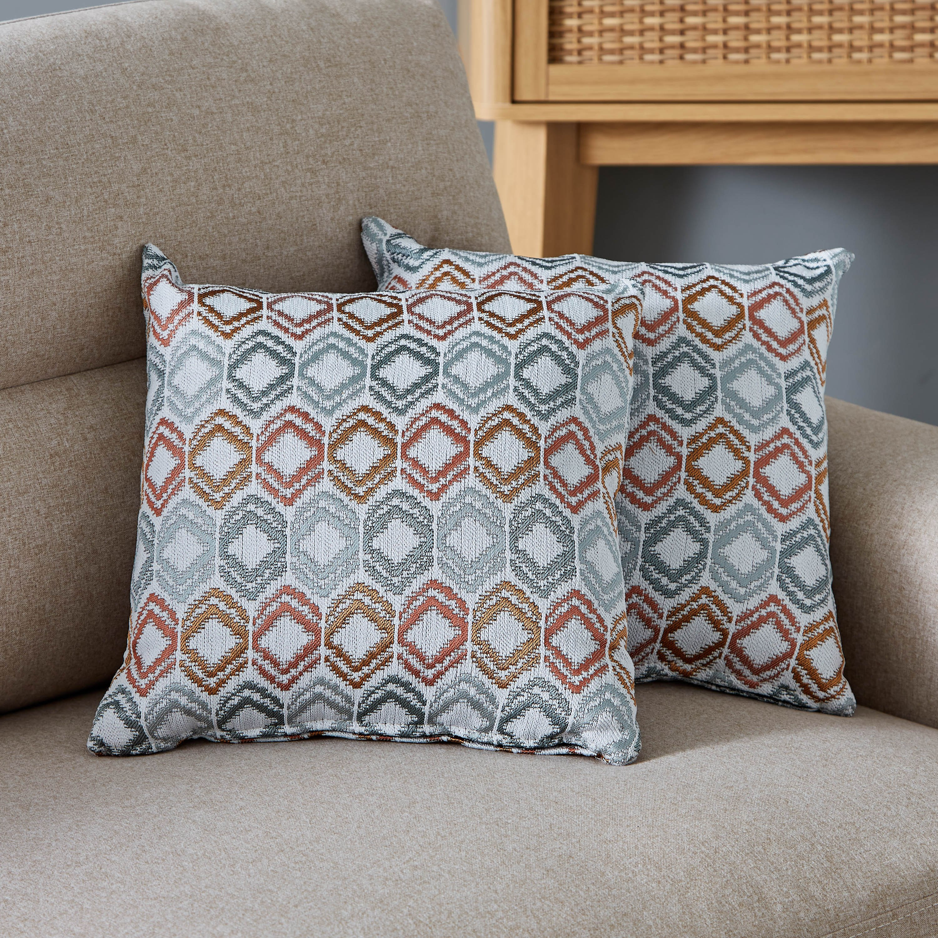 كنبة 3 مقاعد مع وسادتين من ليما-hbxlivingroom-sofasandarmchairs-sofas-image-10