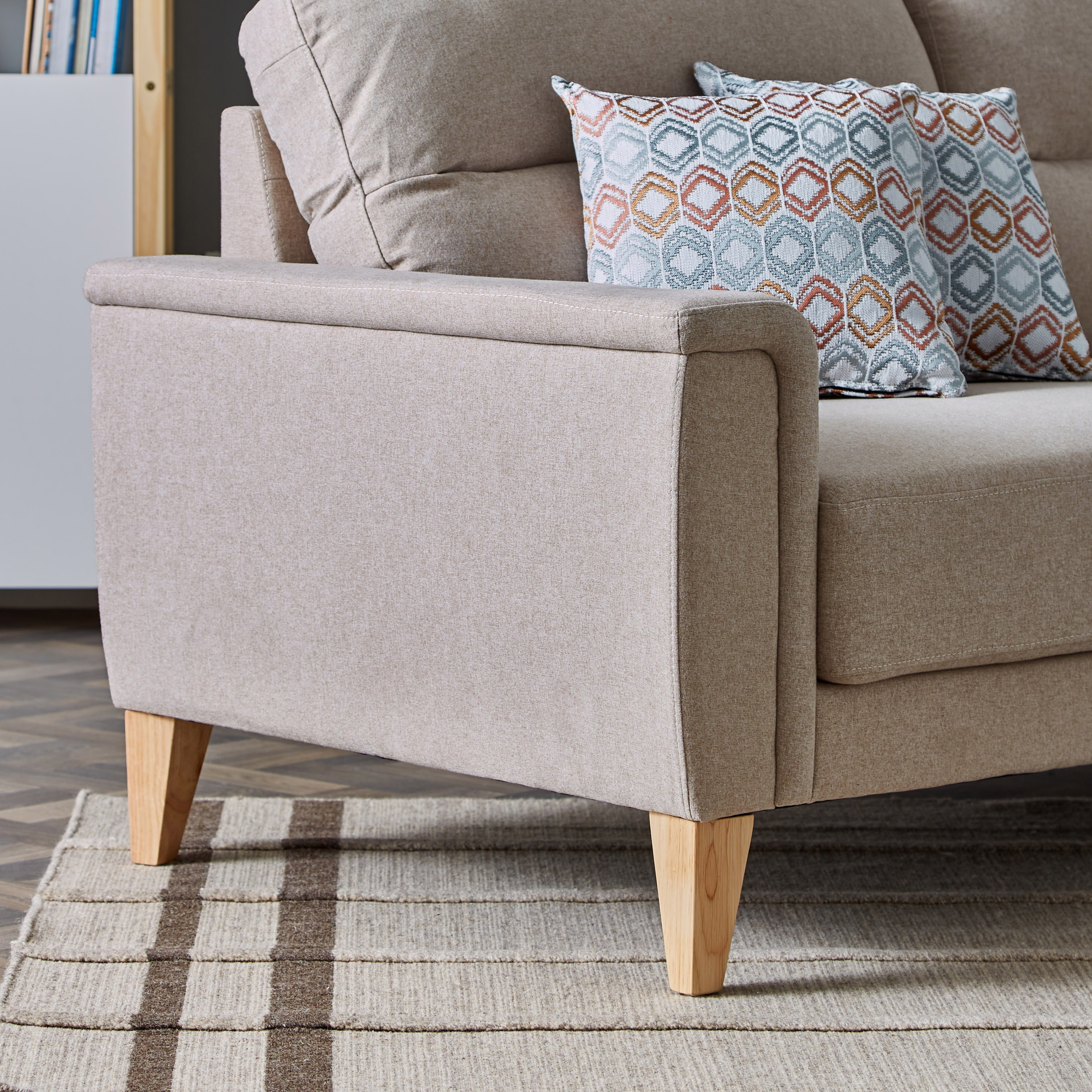 كنبة 3 مقاعد مع وسادتين من ليما-hbxlivingroom-sofasandarmchairs-sofas-image-3