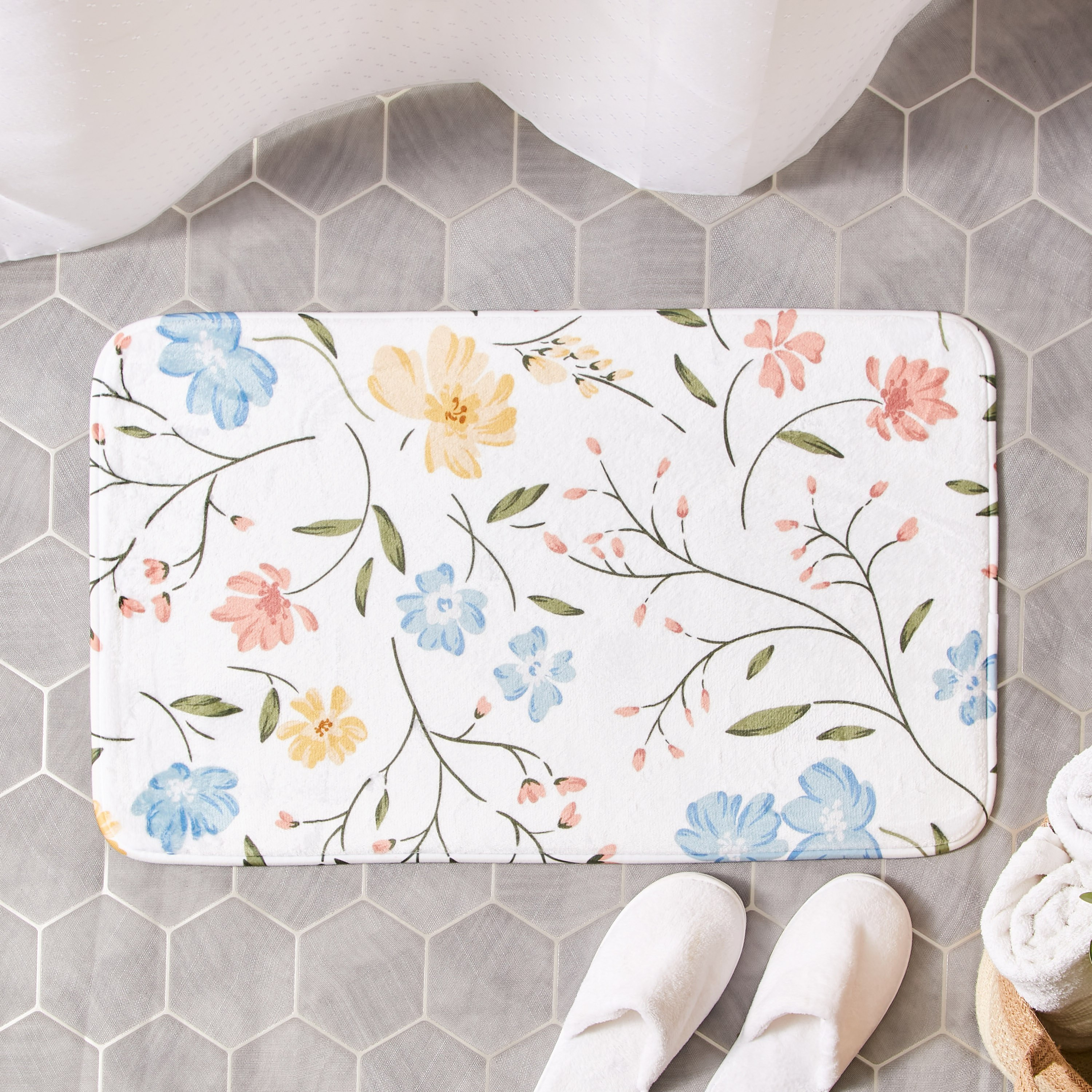 سجادة حمّام إسفنج بطبعات إيلي من أورورا - 45x75 سم-hbxbedroom-floorcoverings-bathmats-image-1