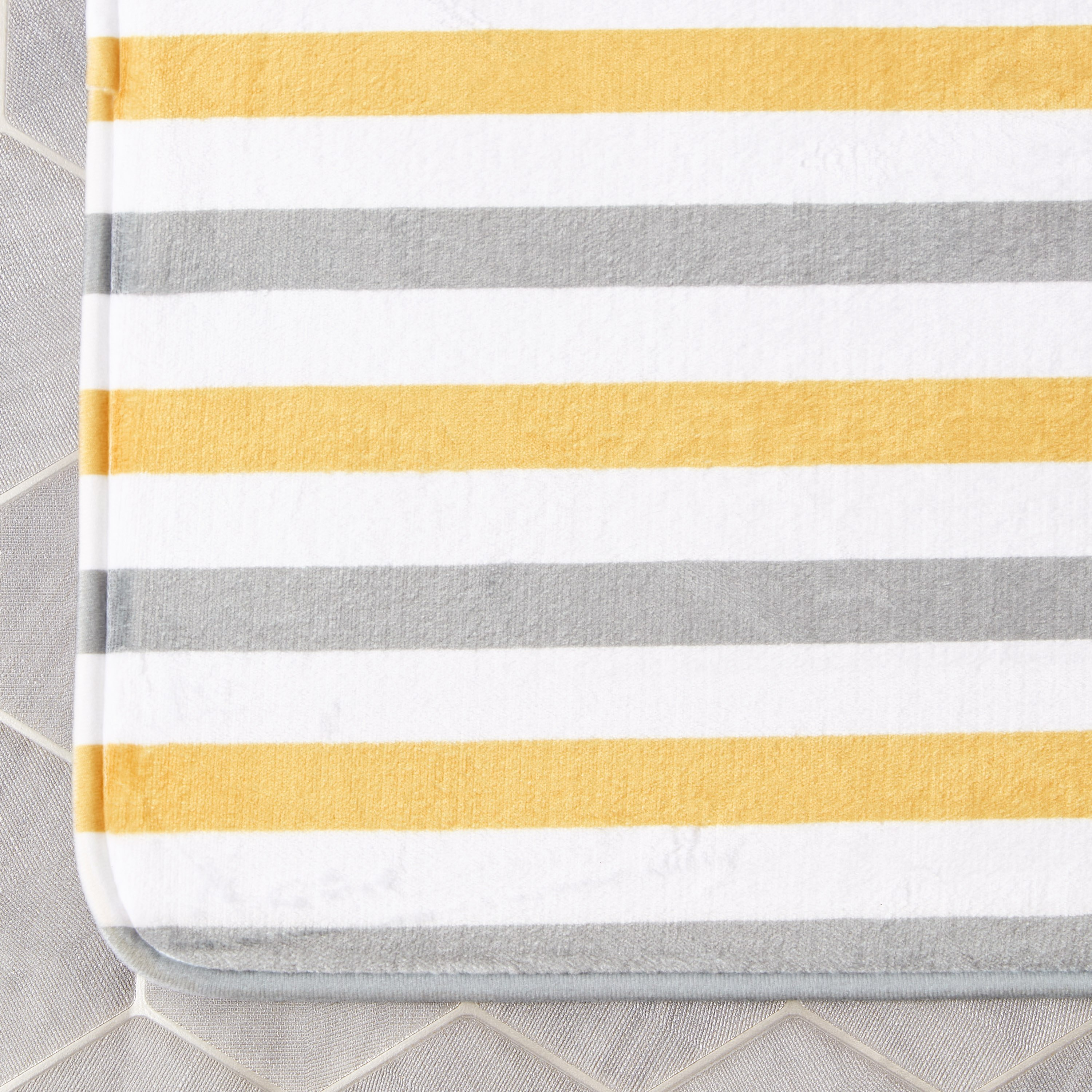 سجادة حمّام إسفنج بطبعات زوي من أورورا - 45x75 سم-hbxbedroom-floorcoverings-bathmats-image-3
