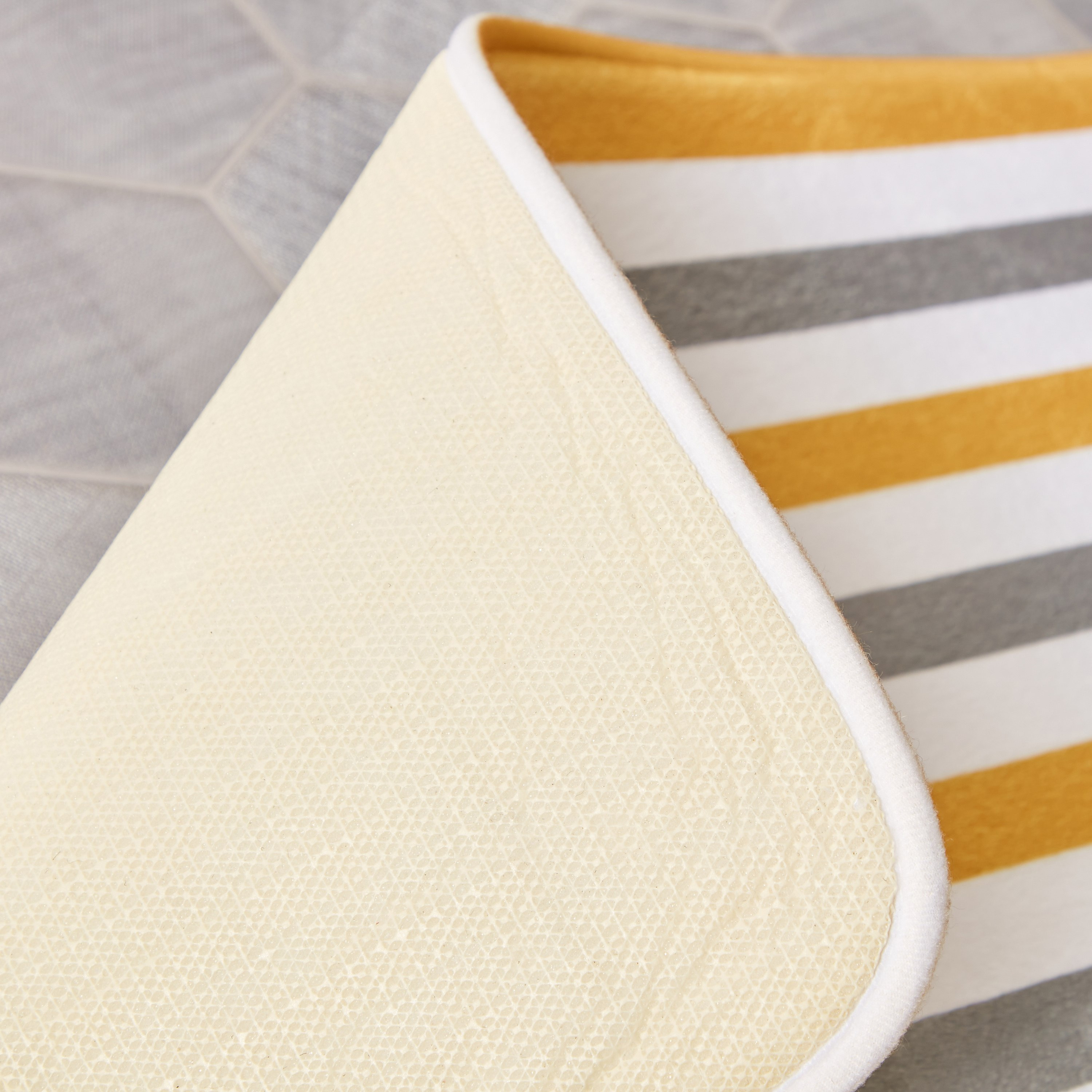 سجادة حمّام إسفنج بطبعات زوي من أورورا - 45x75 سم-hbxbedroom-floorcoverings-bathmats-image-4