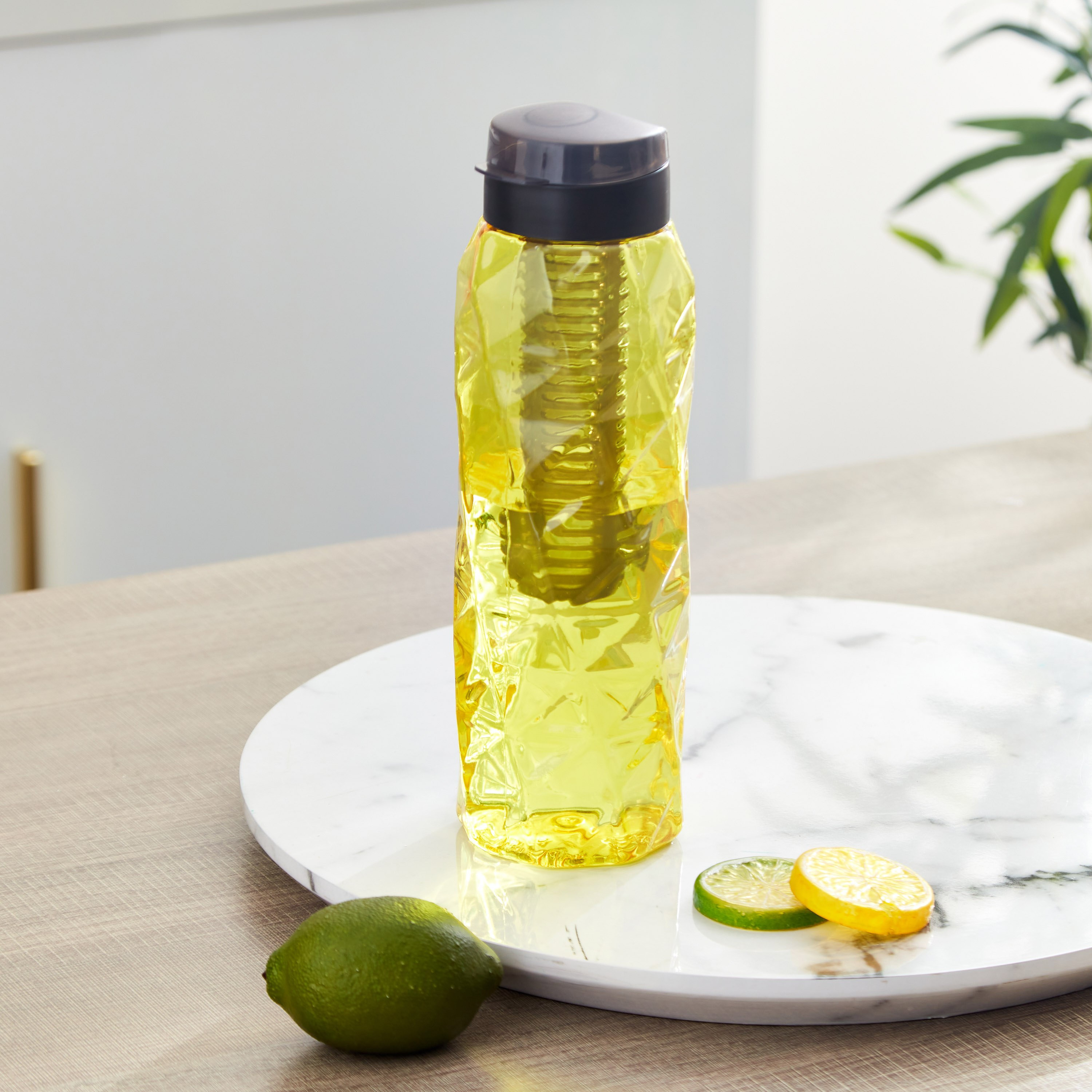 قارورة مياه بمصفاة - 1 لتر-hbxhomeware-diningandtabletop-bottles-image-4