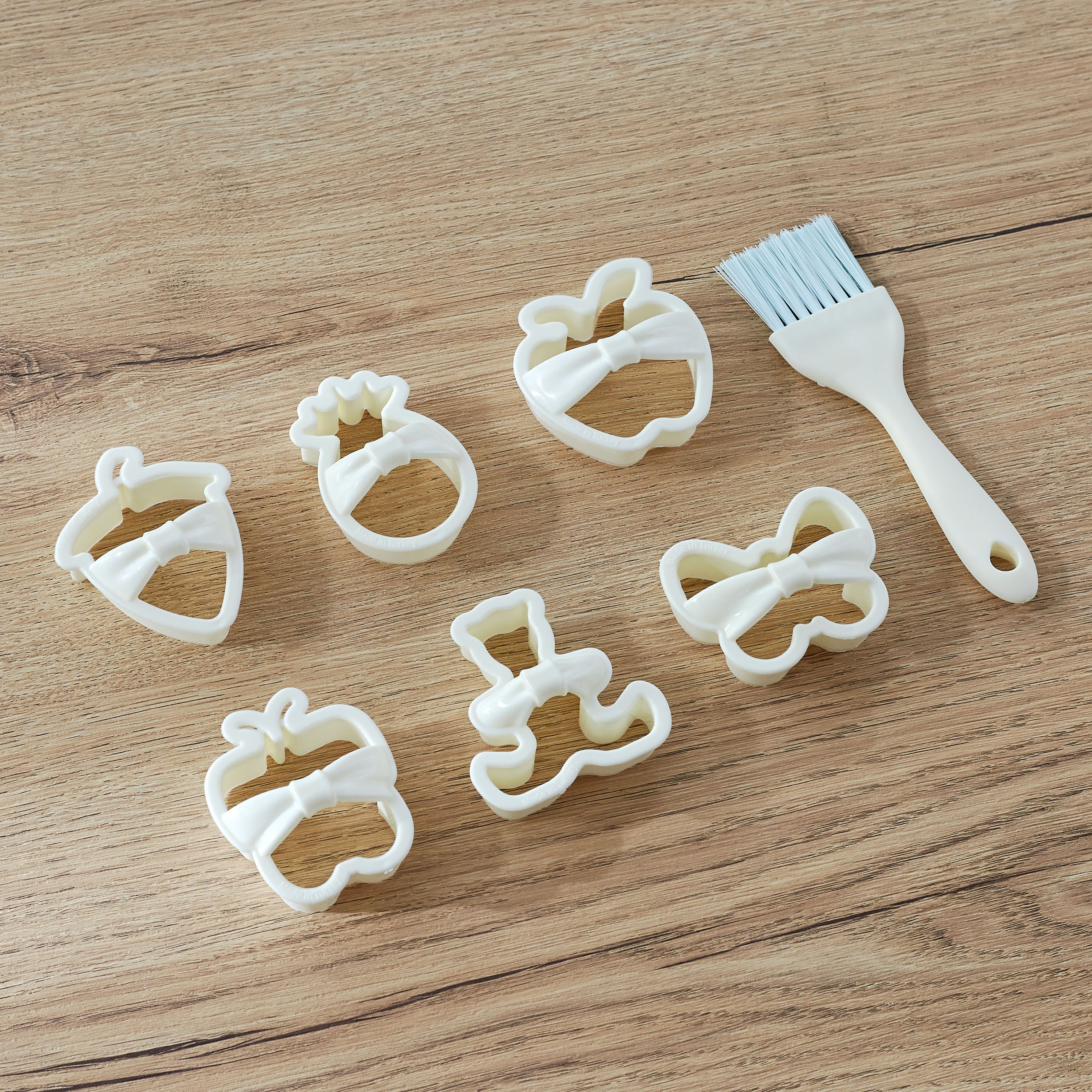 طقم قوالب كعك بشكل فيونكة - 7 قطع من ريفا-hbxkitchen-bakeware-image-1