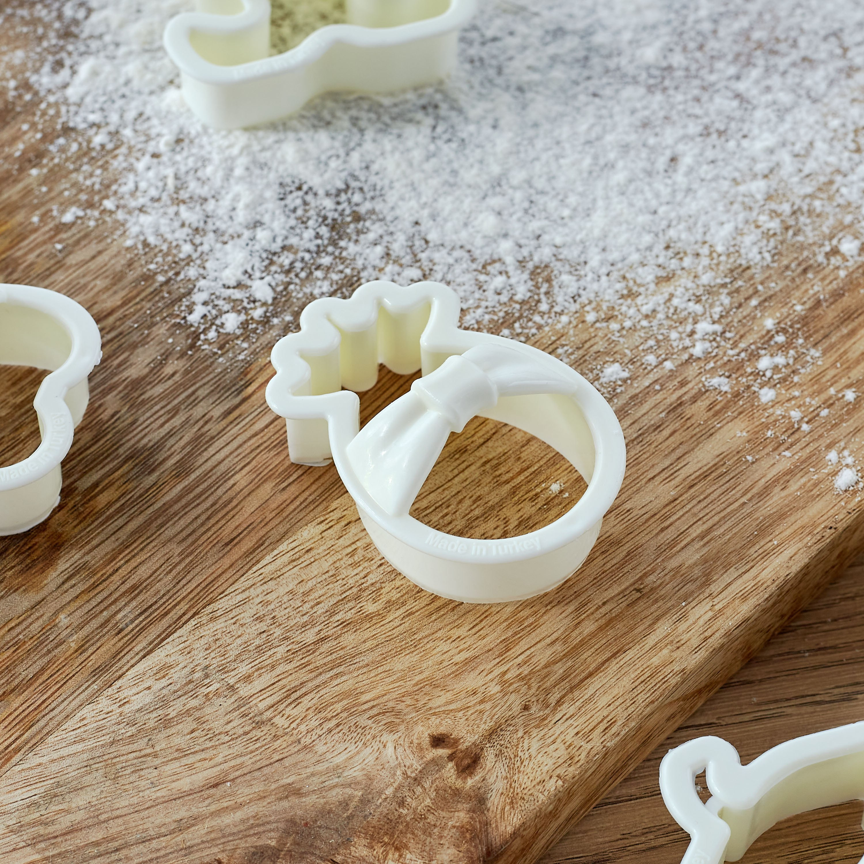 طقم قوالب كعك بشكل فيونكة - 7 قطع من ريفا-hbxkitchen-bakeware-image-2