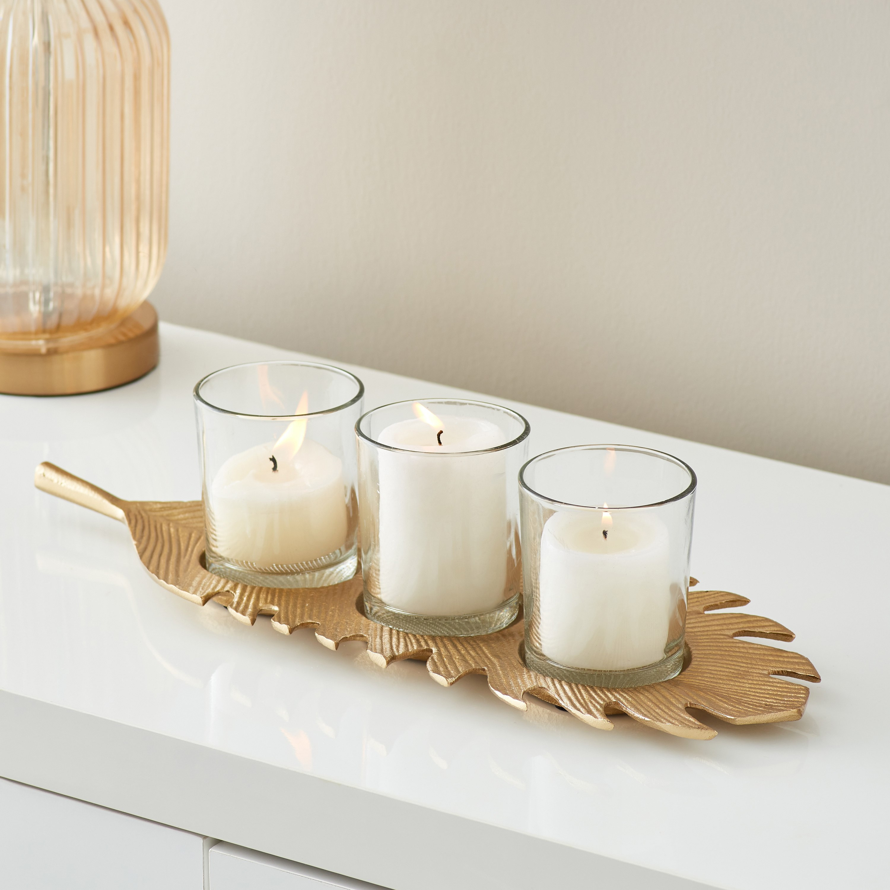 صينية بتصميم ورقة شجر مع 3 حاملات شموع من آيس - 46x18x3 سم-hbxlivingroom-decorandaccessories-candleholders-image-1