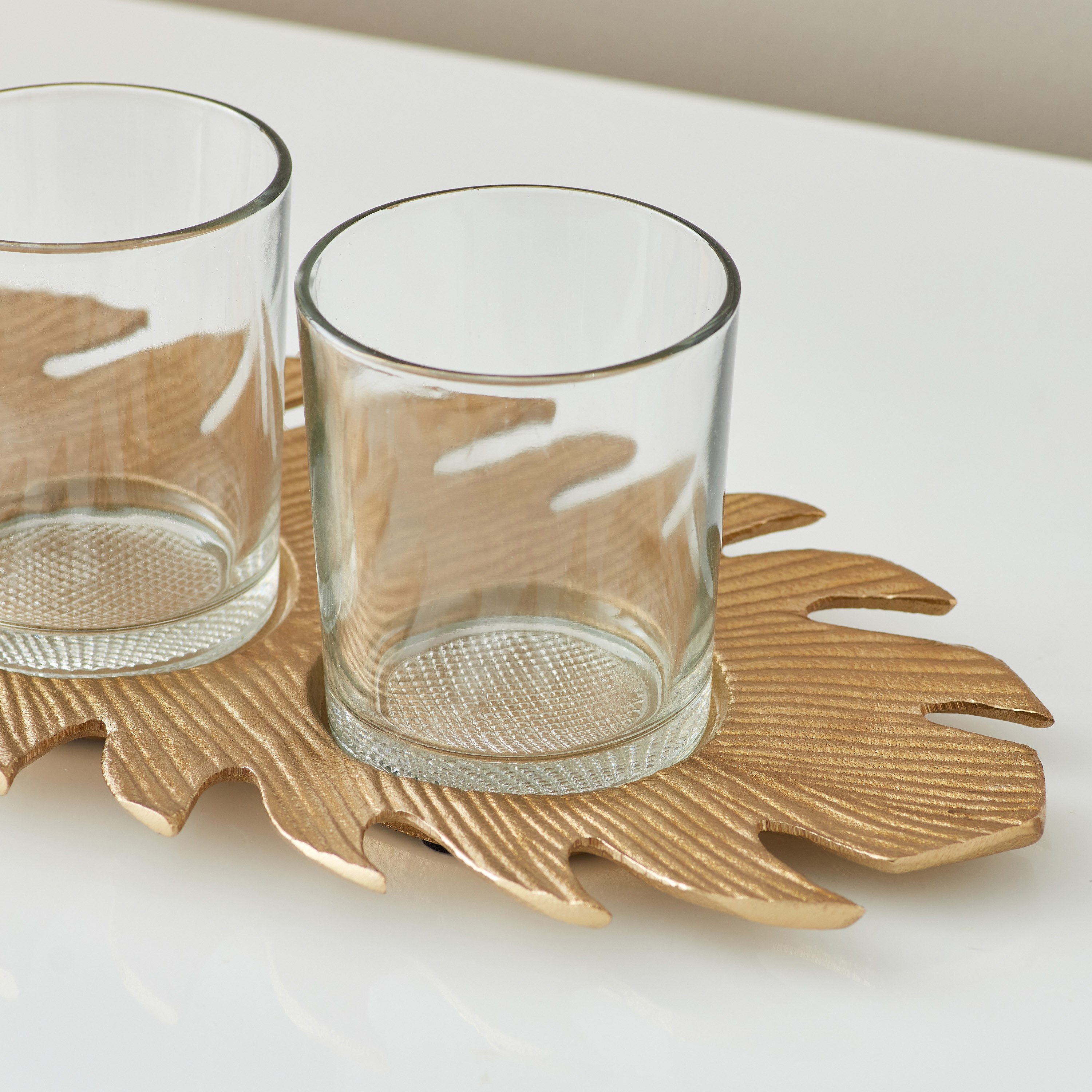 صينية بتصميم ورقة شجر مع 3 حاملات شموع من آيس - 46x18x3 سم-hbxlivingroom-decorandaccessories-candleholders-image-3