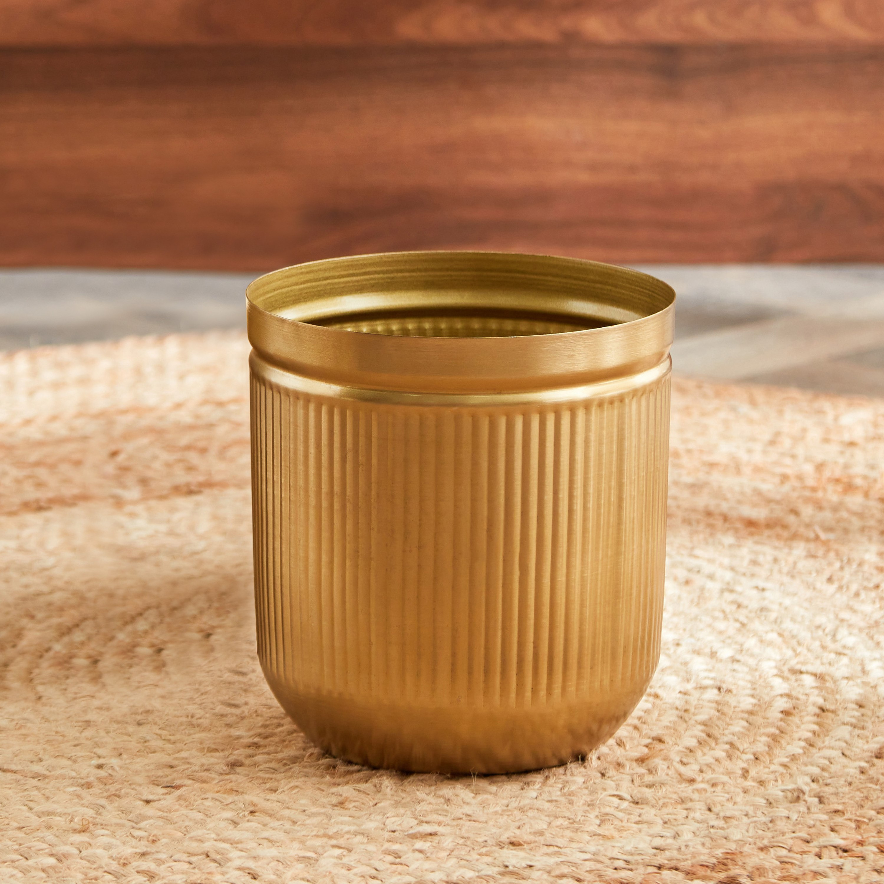 إناء زرع مضلع معدني من ايس - 18 سم-hbxhomeware-hbxdecorandfurnishings-image-2