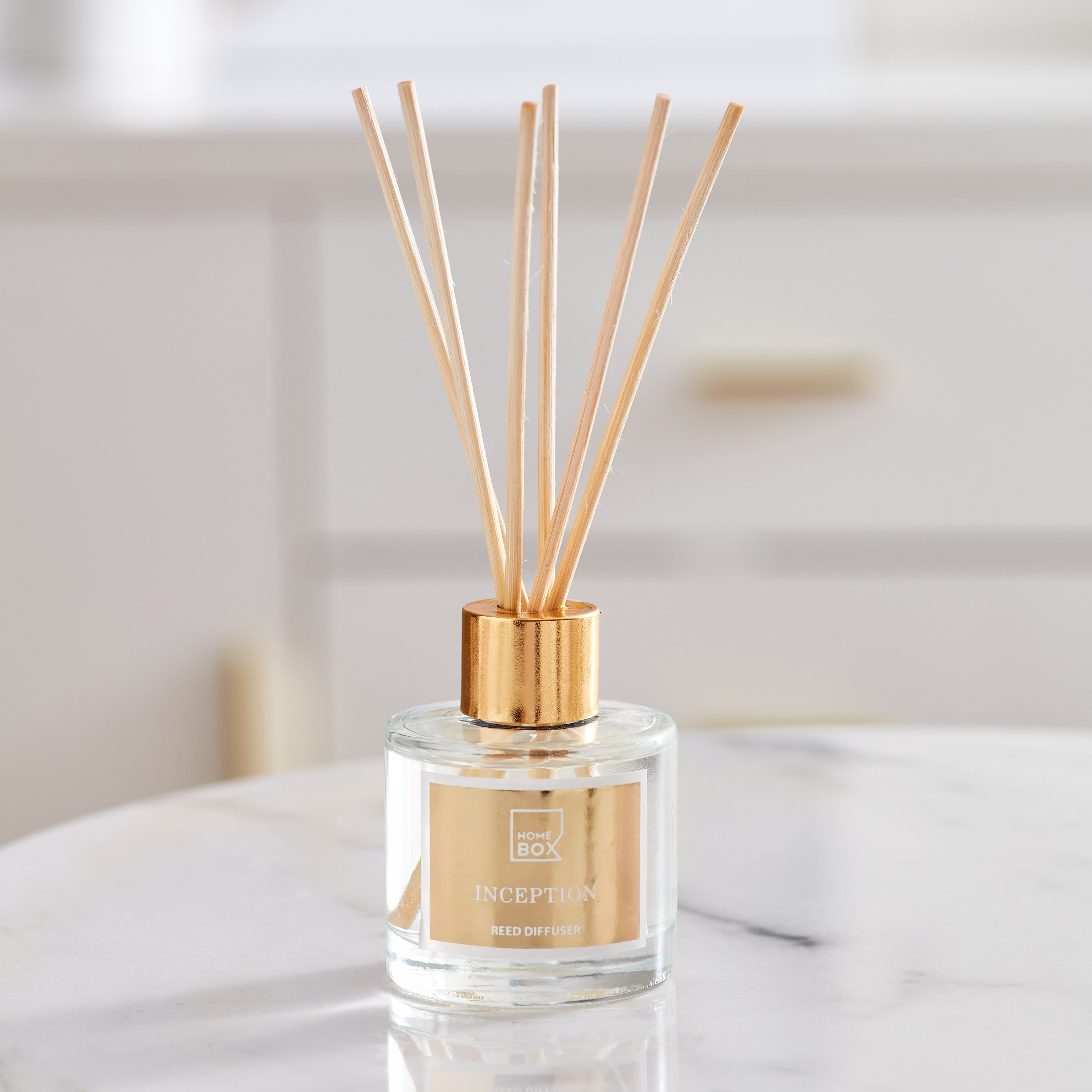 مجموعة هدايا عطرية شمعة وموزع عطور بأعواد إنسبشن من كلير-hbxbedroom-homefragrance-diffusers-image-2