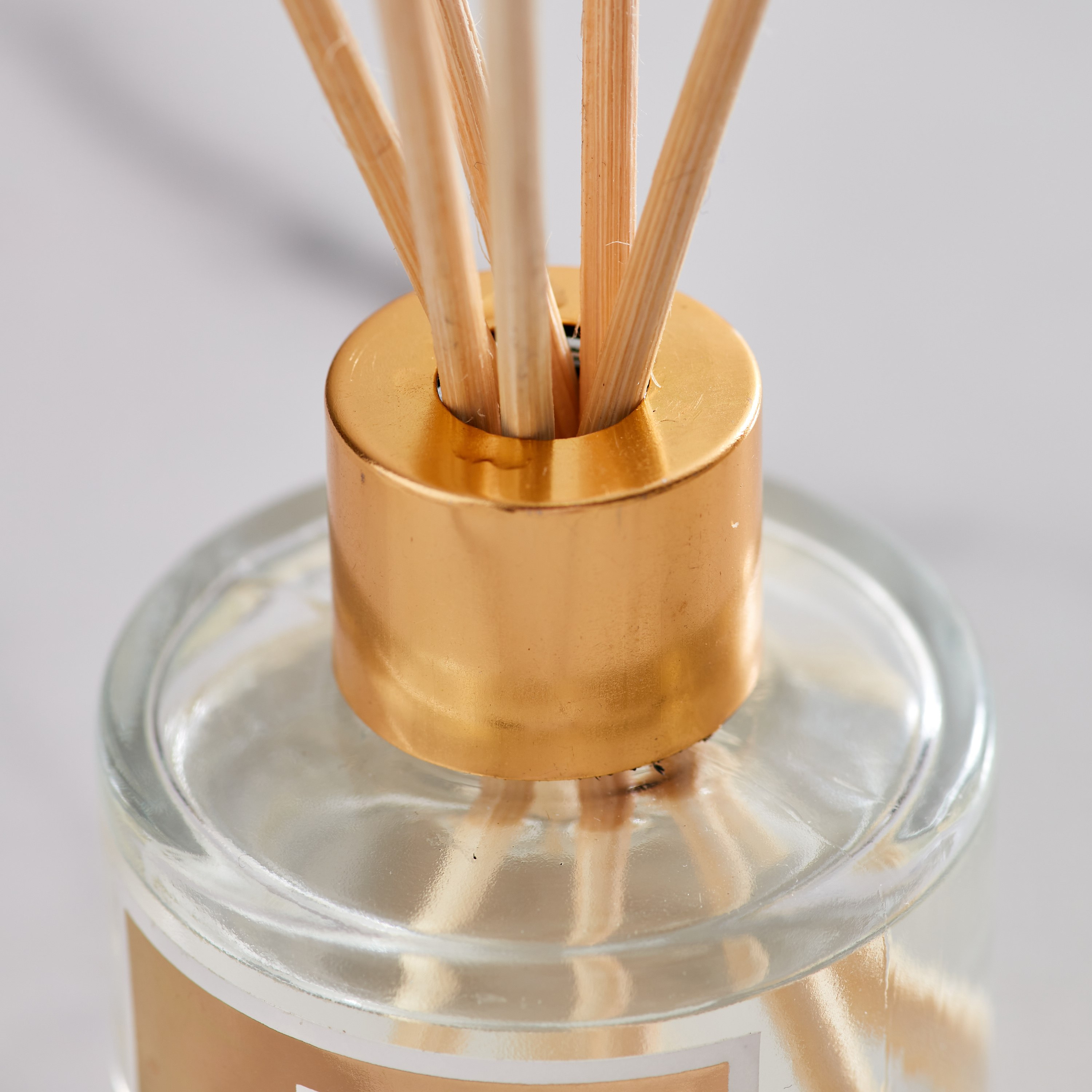 Claire Wood and Leather Reed Diffuser and Candle Fragrance Gift Set-hbxbedroom-homefragrance-diffusers-image-3