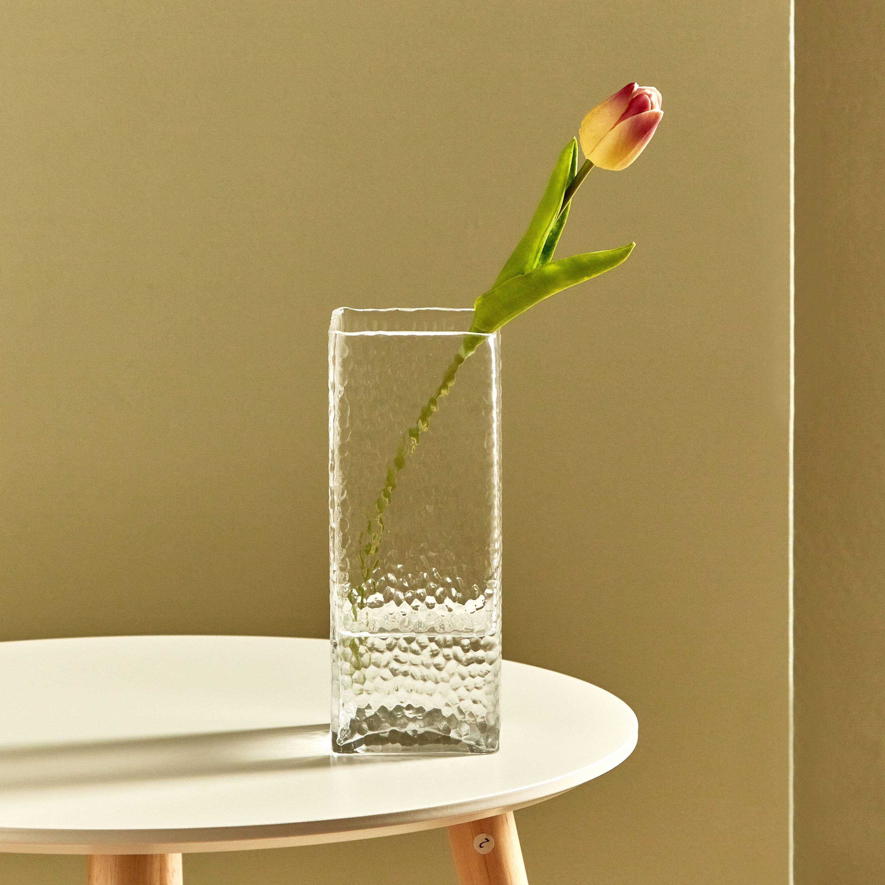 مزهرية زجاج من أتلانتا - 8x8x20 سم-hbxhomeware-hbxdecorandfurnishings-image-1