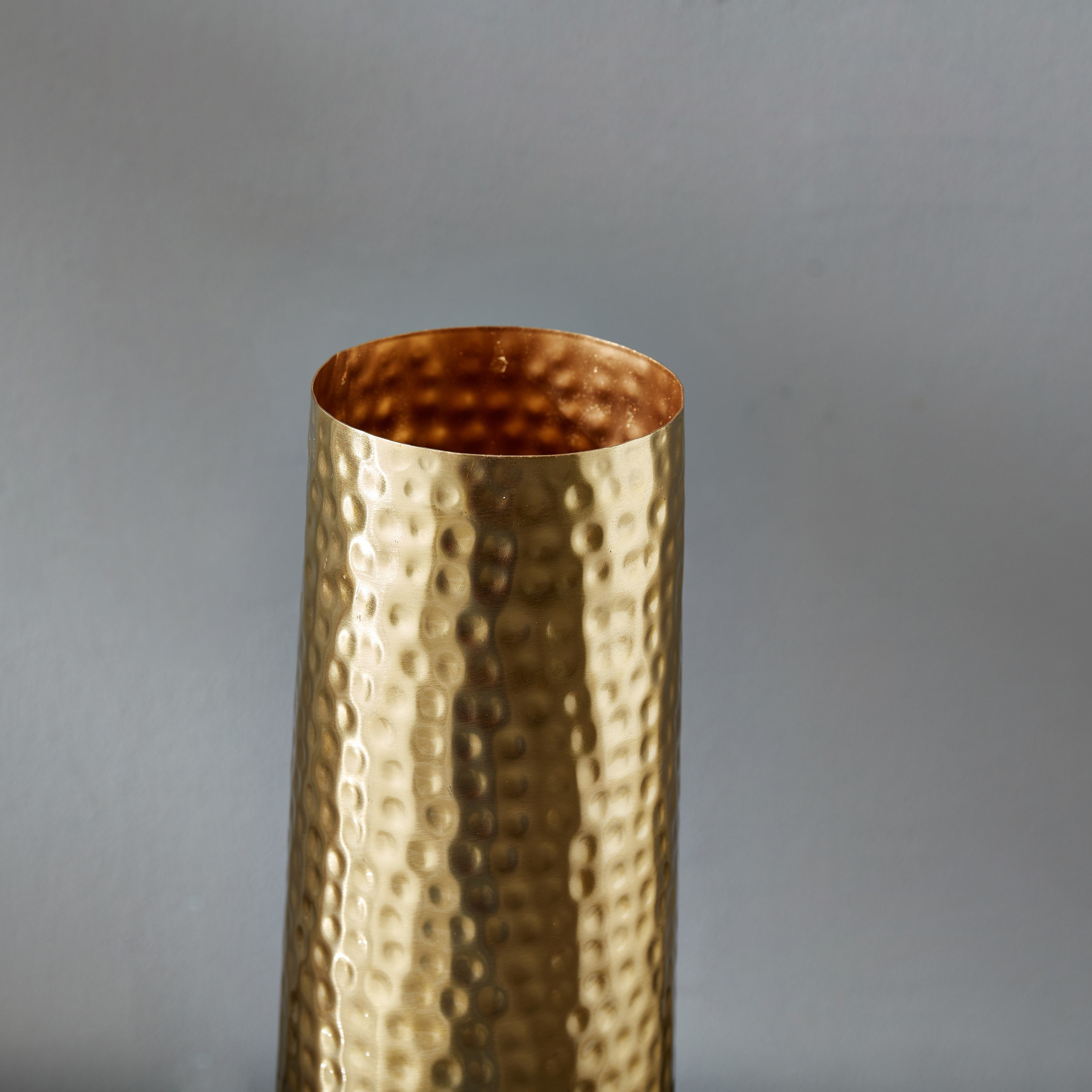 مزهرية طويلة من إيسنس-hbxbedroom-decorandaccessories-vases-image-3