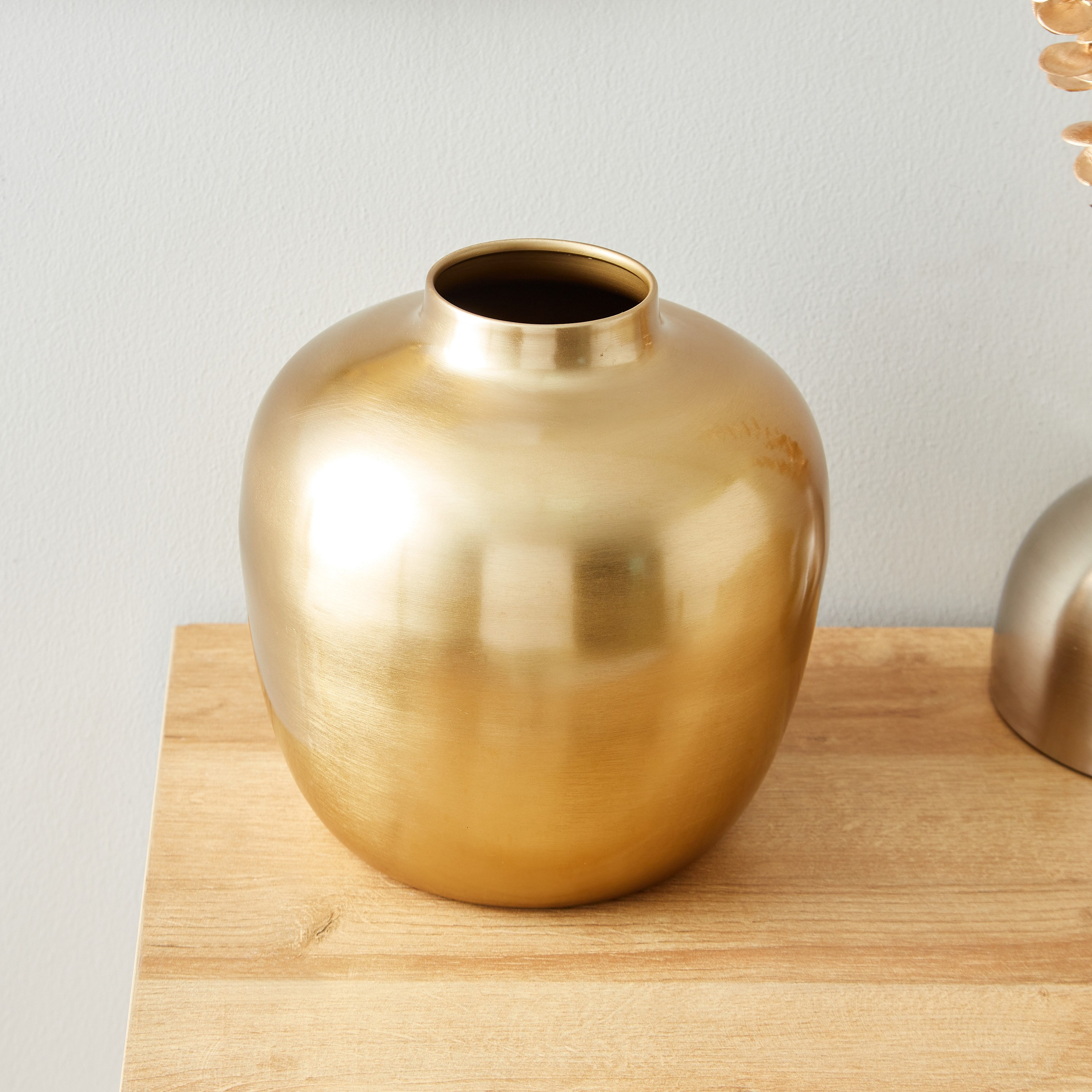 Essence Round Vase-hbxbedroom-decorandaccessories-vases-image-2