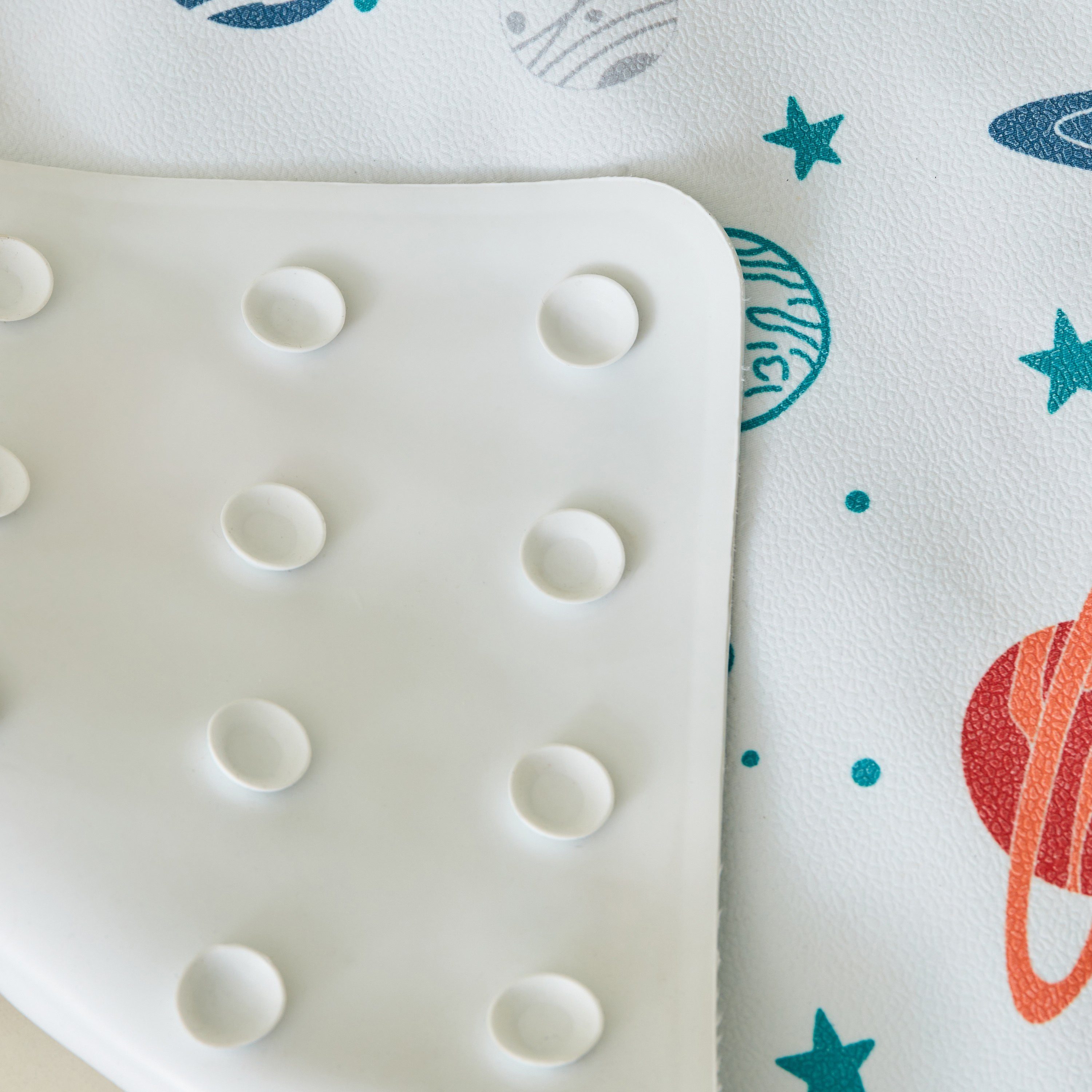 سجادة حمام مانعة للانزلاق من جيميني بلانيتس - 70x40 سم-hbxhomeware-kidsessentials-kidsbathmatsandtubmats-image-4