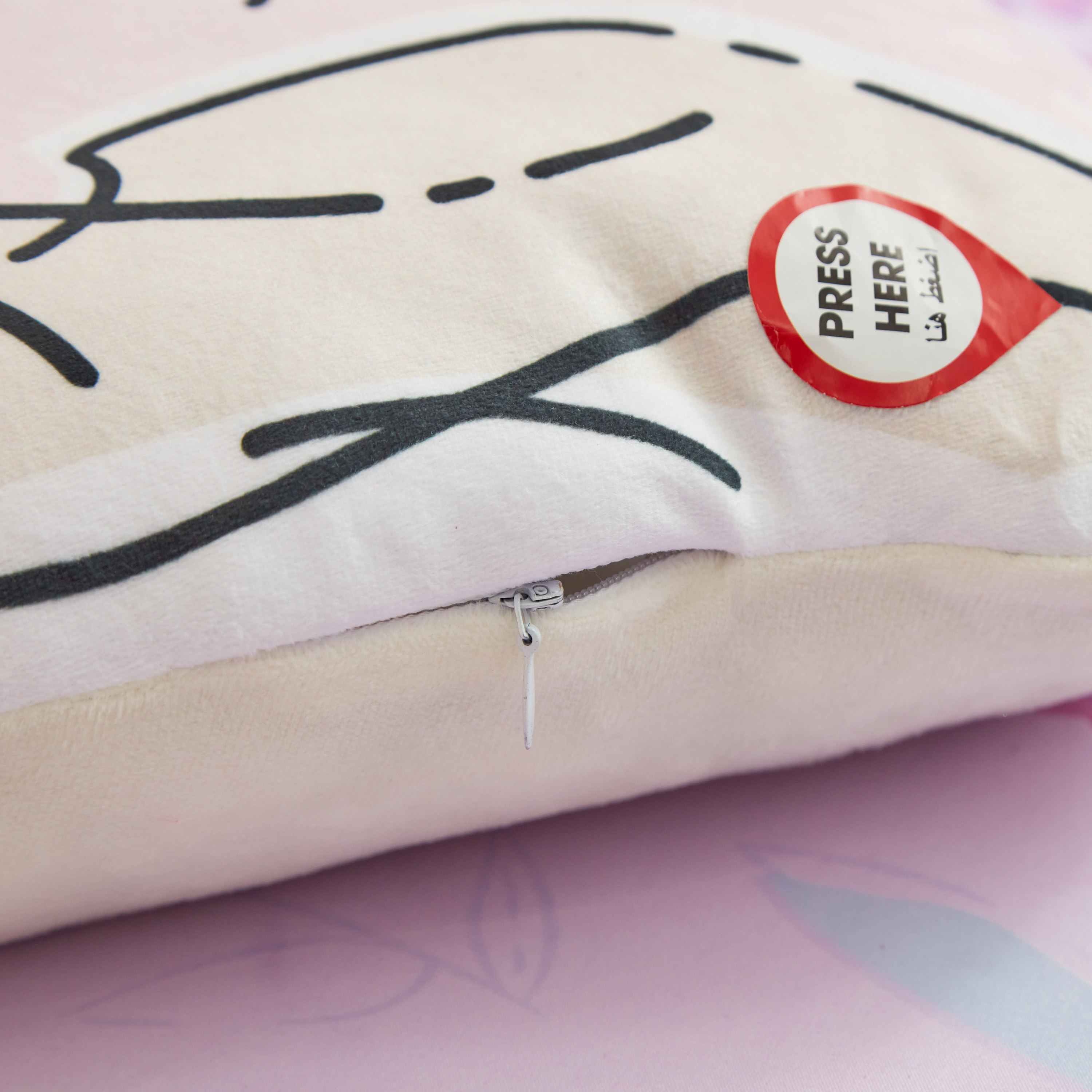 وسادة شكل فروزن مع أضواء إل إي دي - 35x31 سم-hbxhomeware-hbxkidsandyouth-image-3
