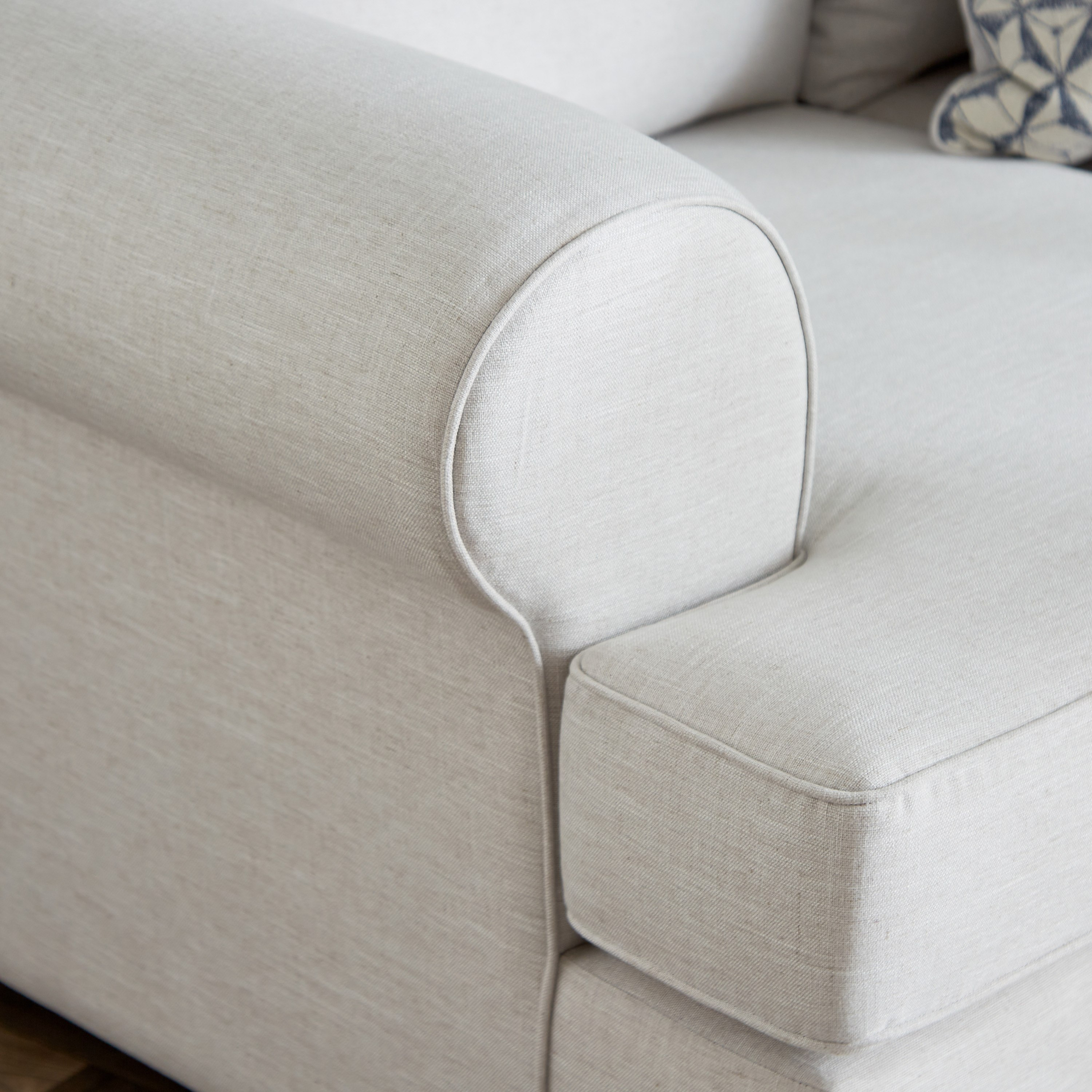 كنبة مقعدين من دوناتيلا-hbxlivingroom-sofasandarmchairs-sofas-image-3