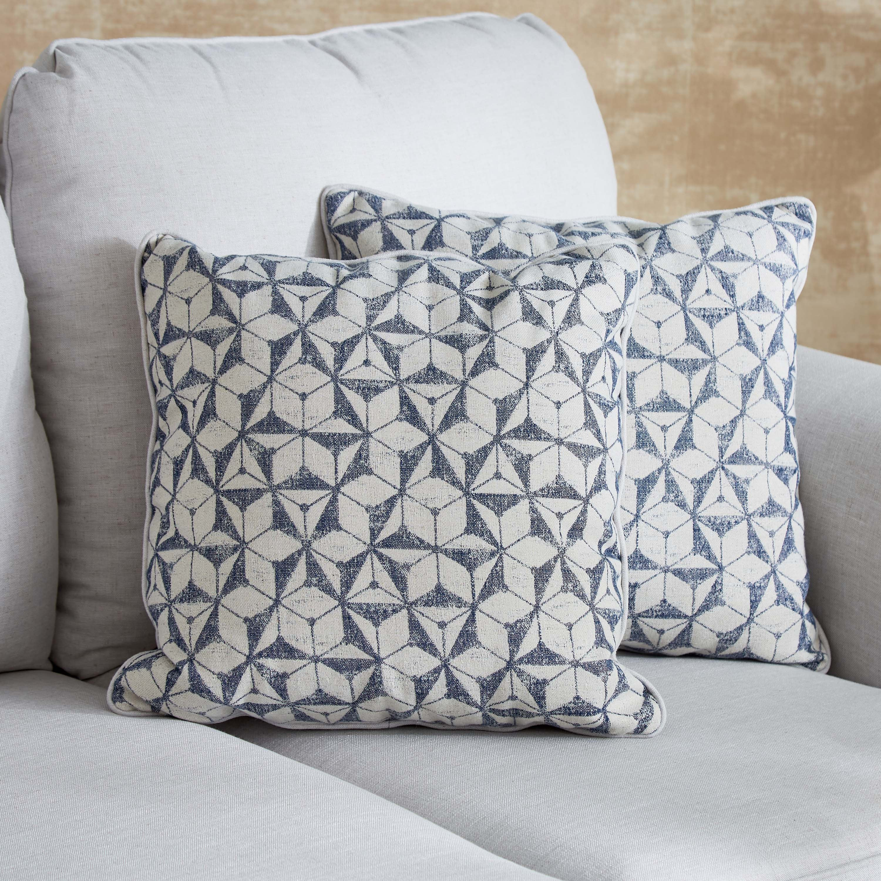 كنبة مقعدين من دوناتيلا-hbxlivingroom-sofasandarmchairs-sofas-image-4