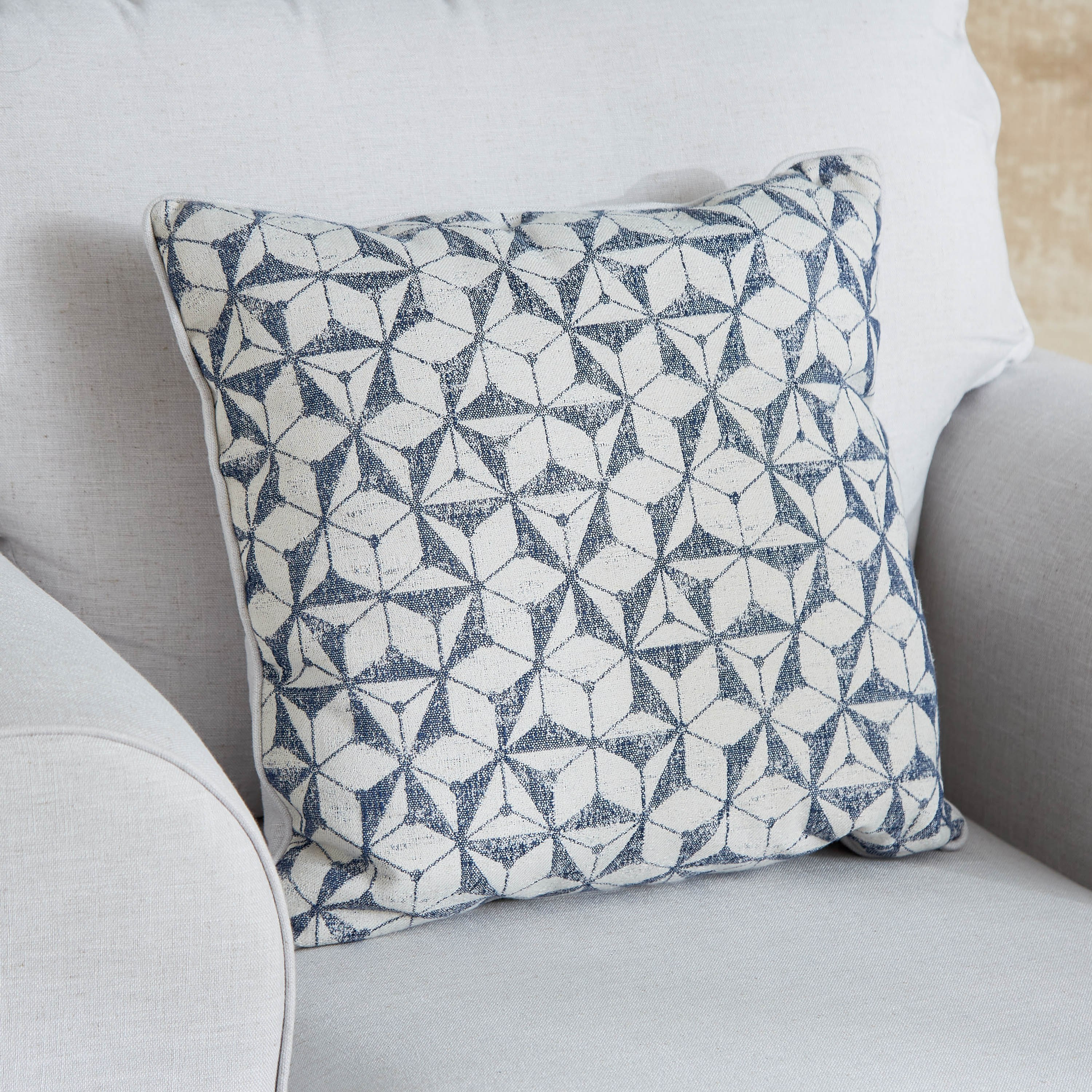 كنبة مقعد واحد من دوناتيلا-hbxlivingroom-sofasandarmchairs-sofas-image-3