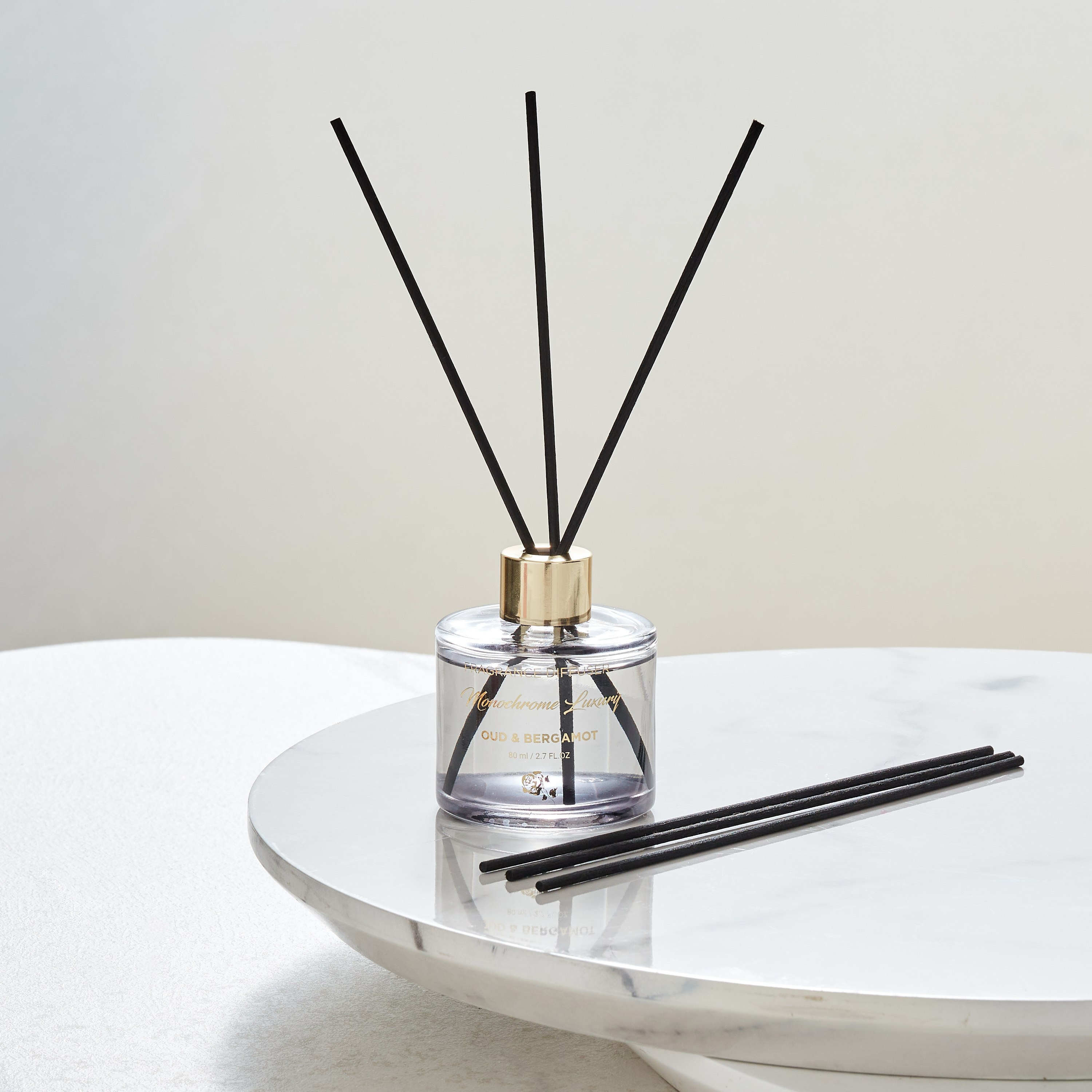 موزع عطور بأعواد برائحة العود والبرغموت مونوكروم لكجري من ألبس - 80 مل-hbxbedroom-homefragrance-diffusers-image-1