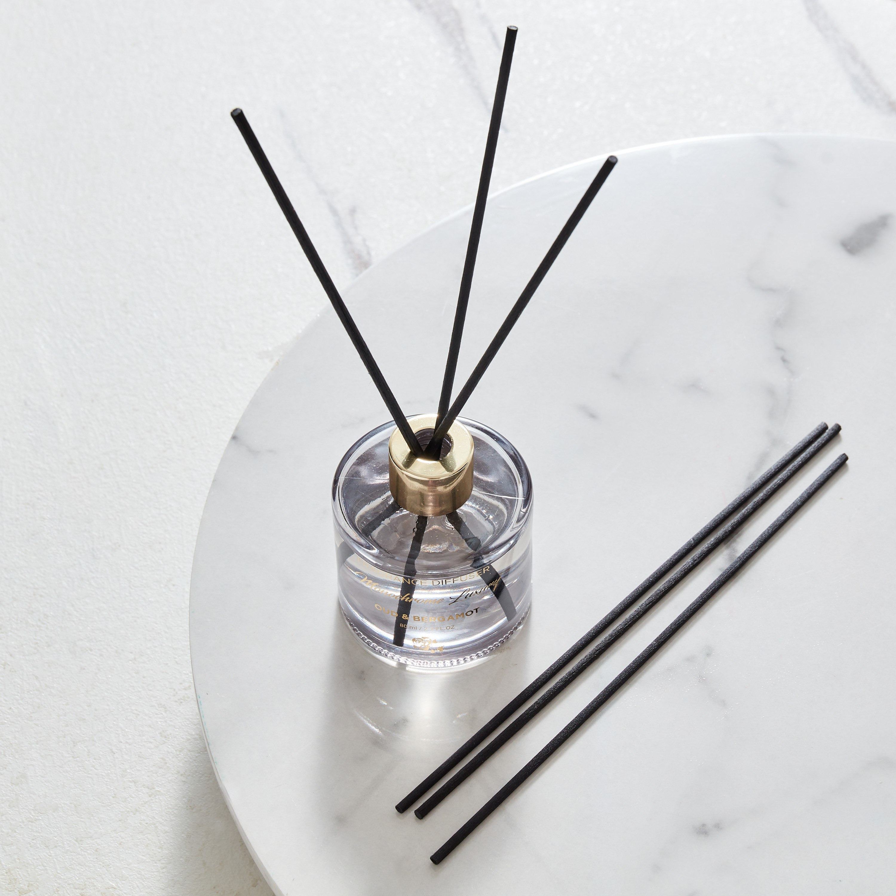 موزع عطور بأعواد برائحة العود والبرغموت مونوكروم لكجري من ألبس - 80 مل-hbxbedroom-homefragrance-diffusers-image-2