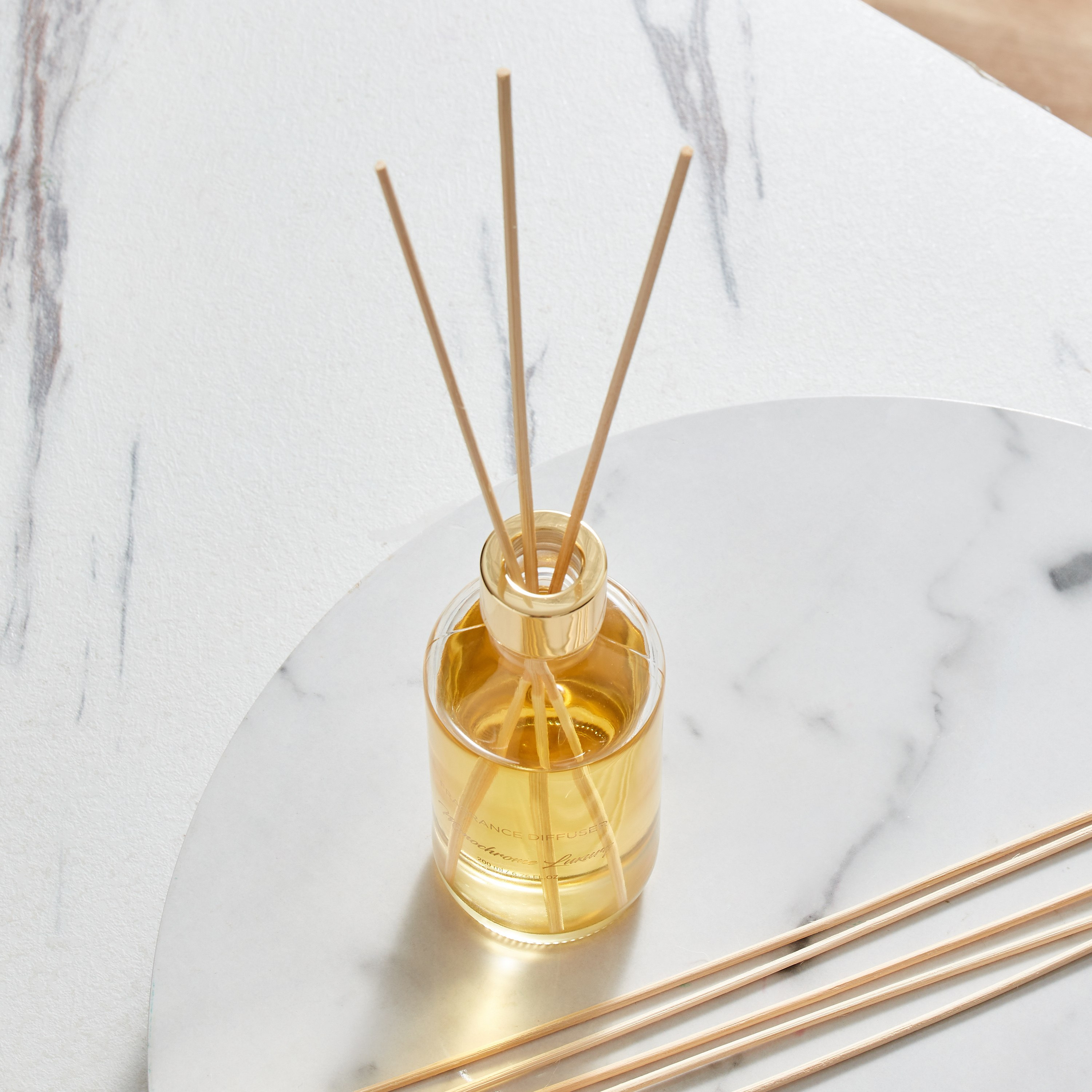 موزع عطور بأعواد برائحة التين الطازج مونوكروم لكجري من ألبس - 200 مل-hbxbedroom-homefragrance-diffusers-image-2