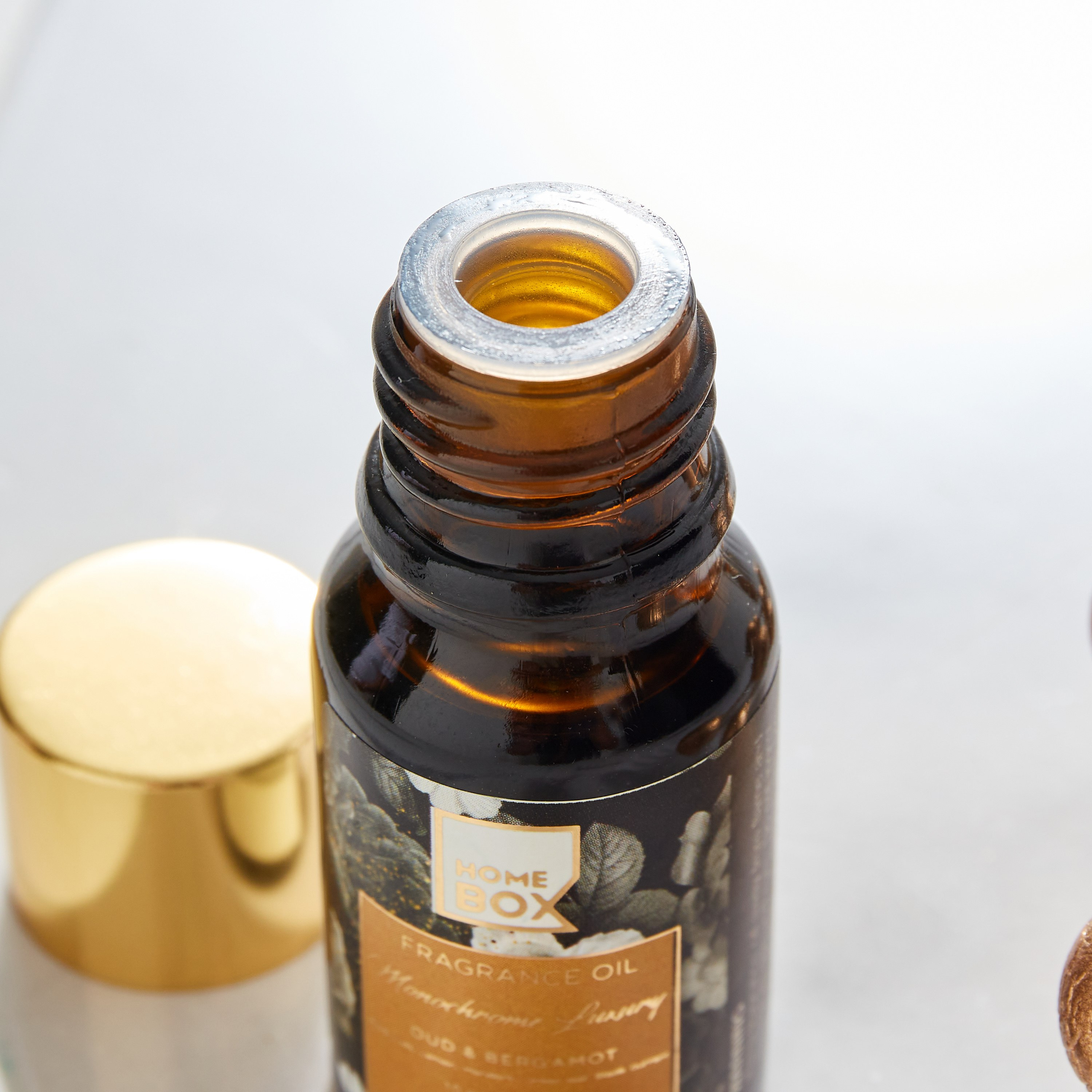 زيت عطري برائحة العود والبرغموت مونوكروم لاكجيري من آلبس - 10 مل-PROMO_HB_AE_B2G2_011025-image-3