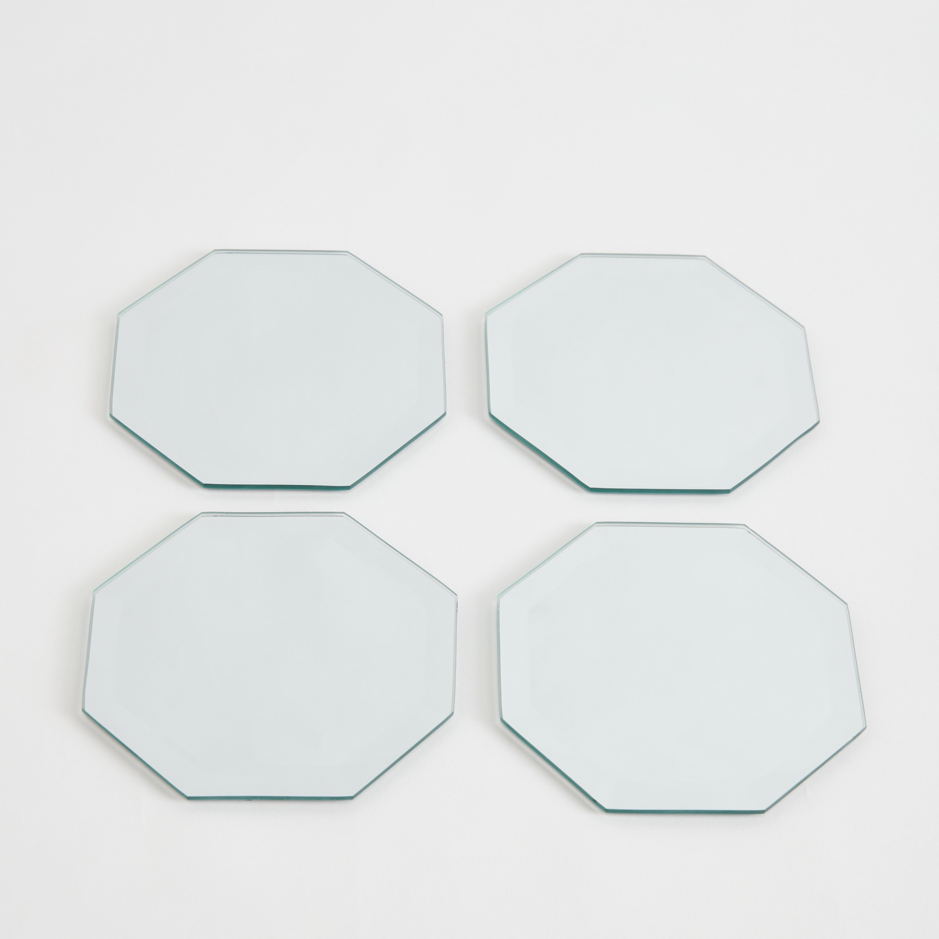 طقم قواعد أكواب أنجلار 4 قطع من لوسي - 12.5x12.5x1 سم-hbxdecorandfurnishings-homefurnishings-tablelinens-image-5