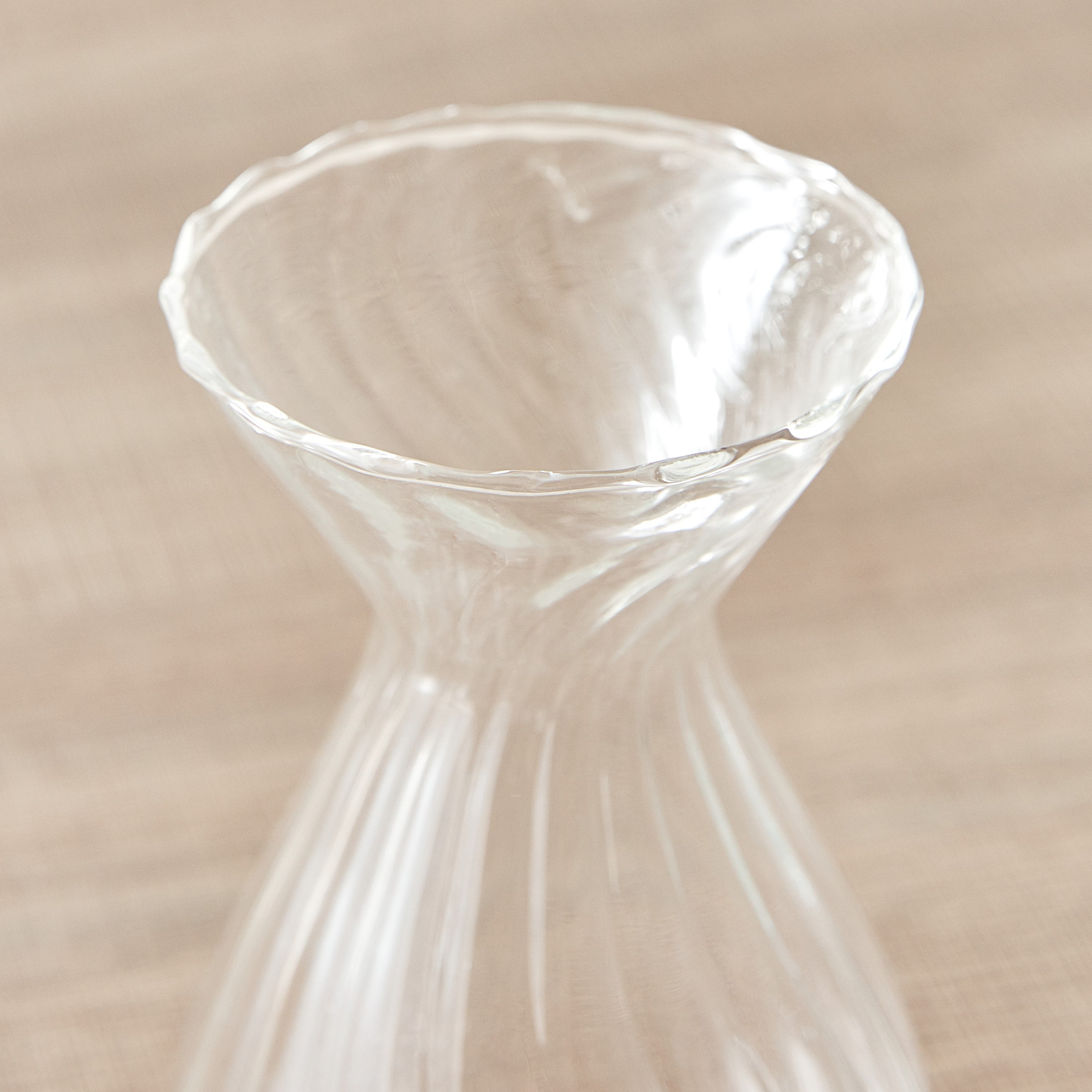 مزهرية زجاجية بكشكش من لوسي - 9x9x16.5 سم-PROMO_HB_AE_B1G1_250925-image-3