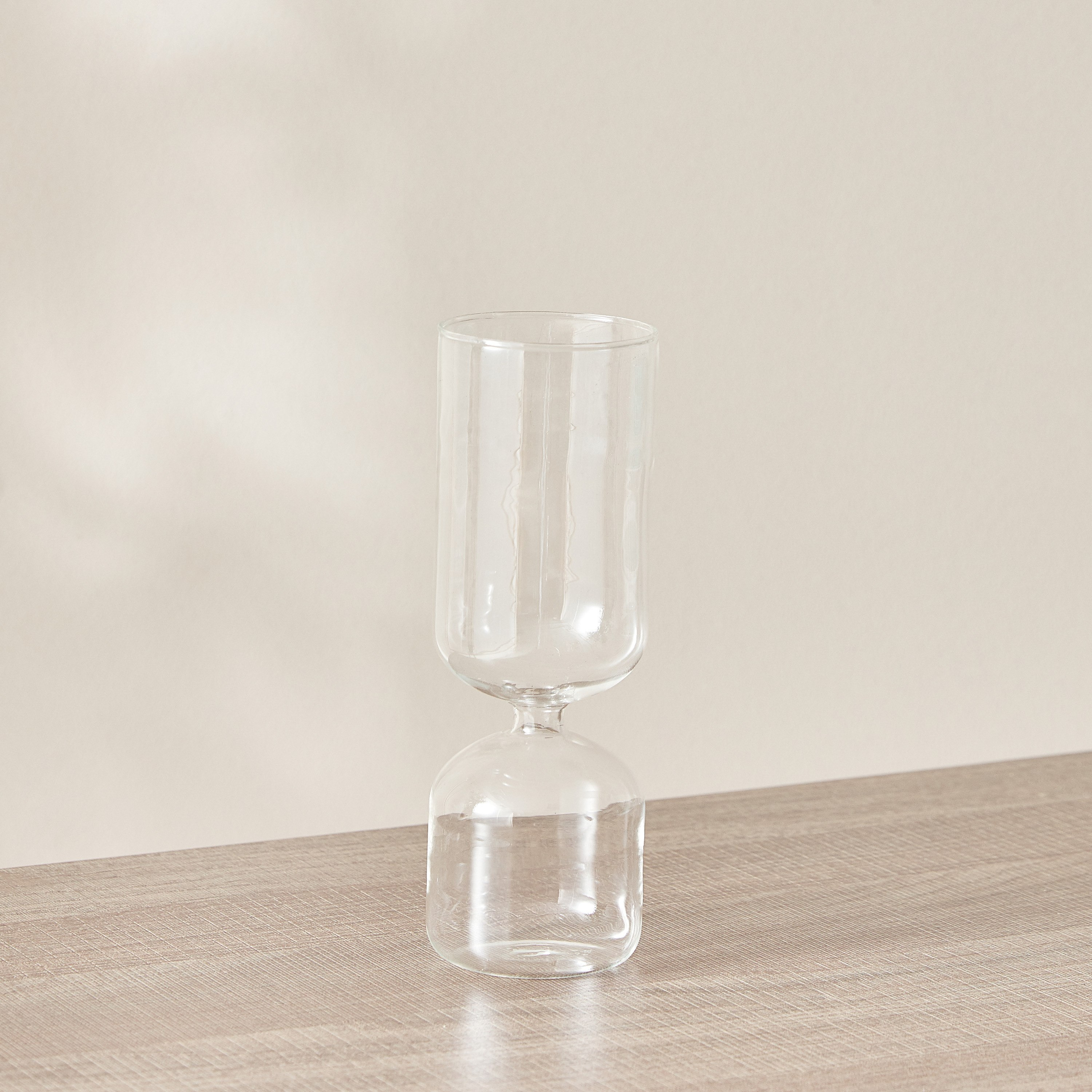 مزهرية زجاجية من لوسي - 7x7x20 سم-hbxhomeware-hbxdecorandfurnishings-image-2