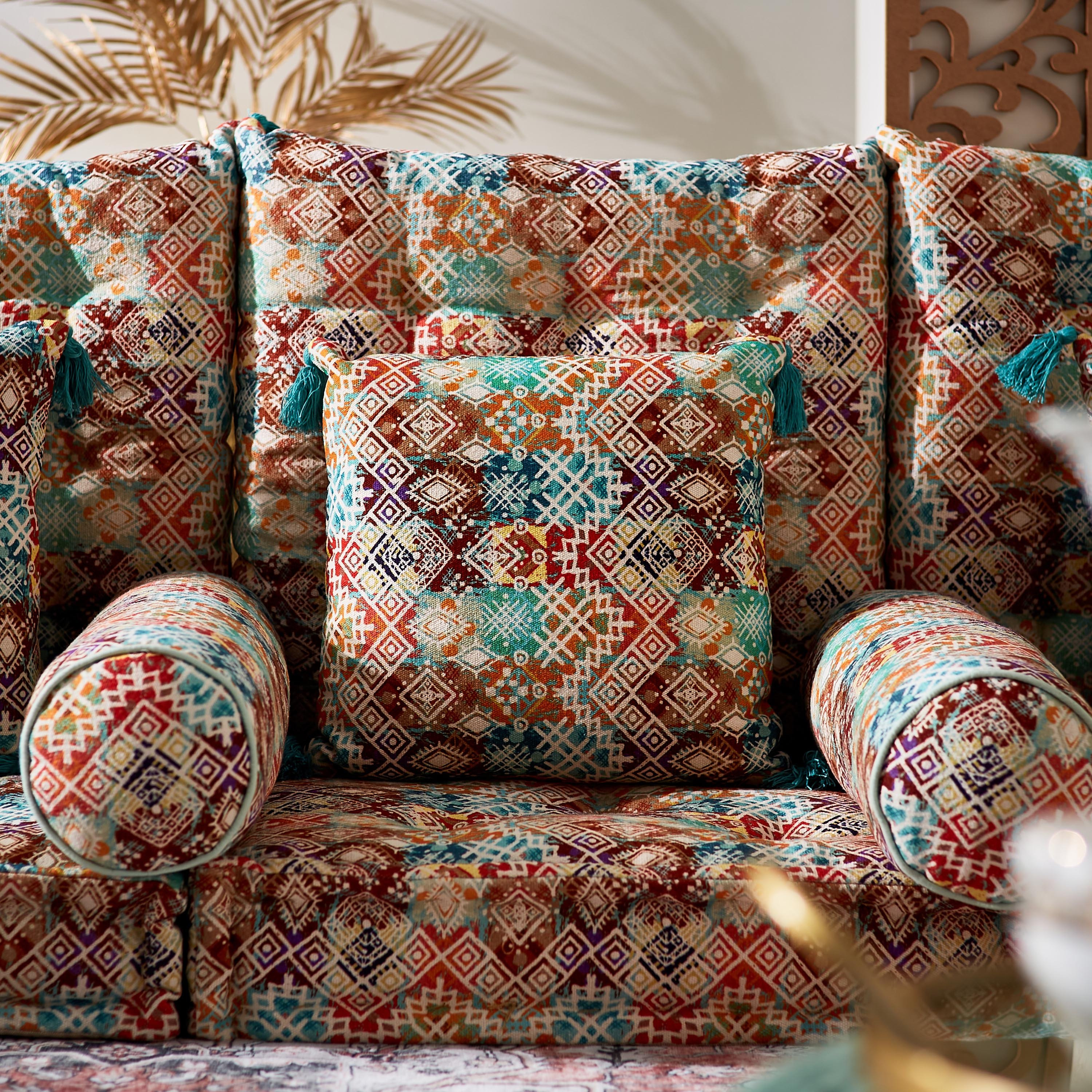 وسادة محشوة بطبعات متداخلة من ماهرجان - 40x40 سم-hbxlivingroom-furnishings-cushionsandcovers-filledcushions-image-1