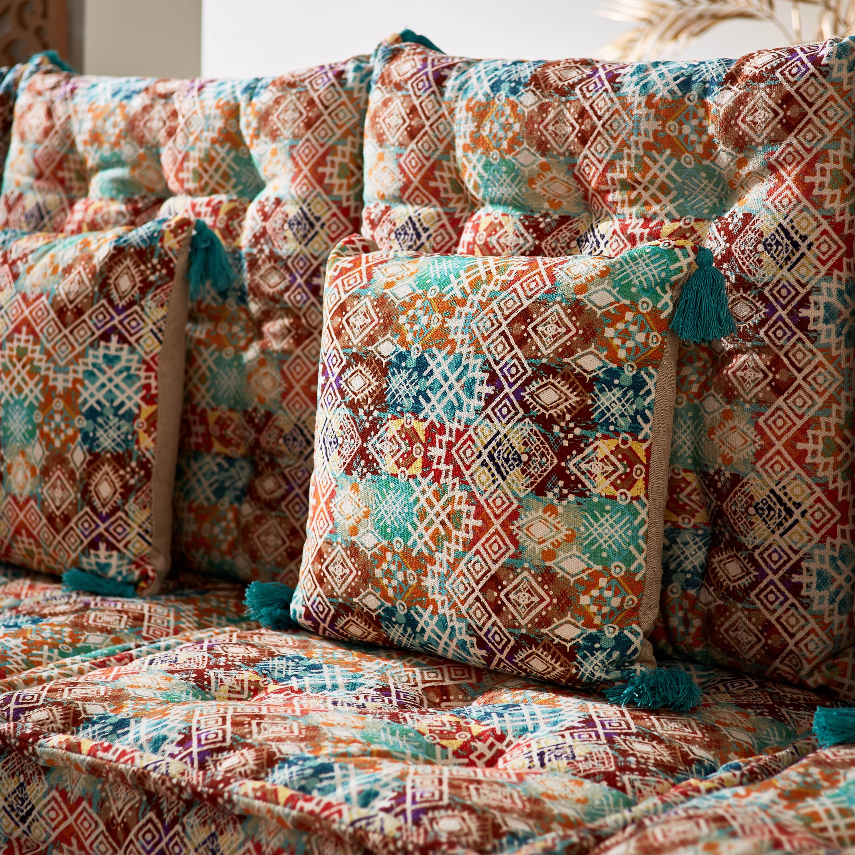 وسادة محشوة بطبعات متداخلة من ماهرجان - 40x40 سم-hbxlivingroom-furnishings-cushionsandcovers-filledcushions-image-2