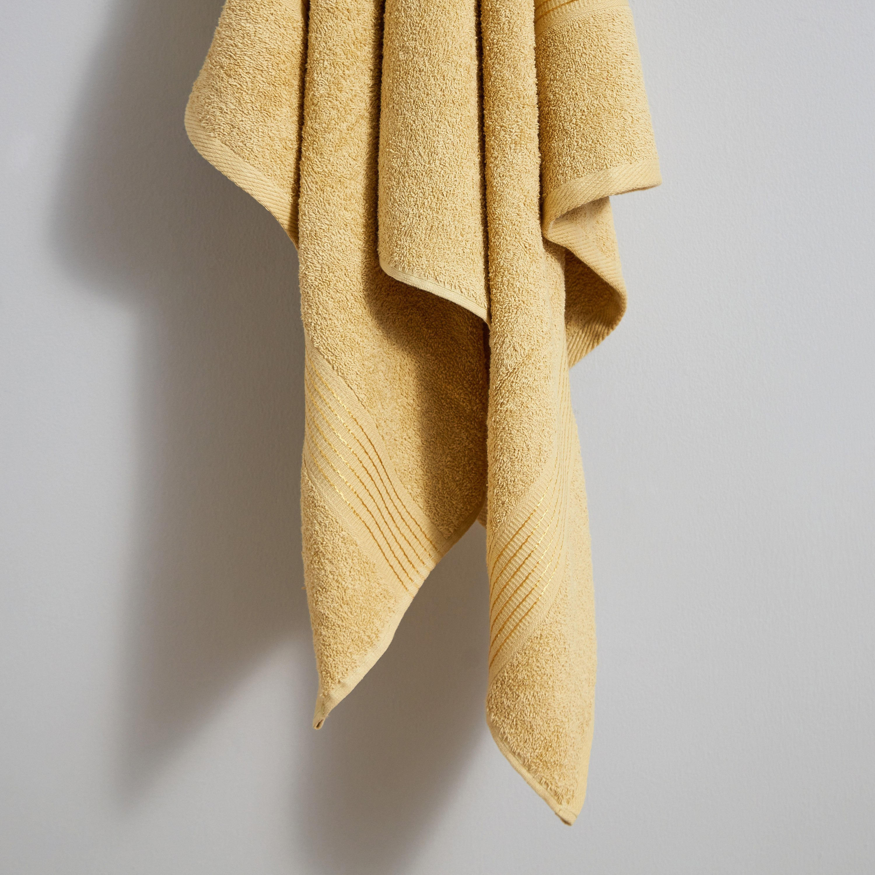 منشفة حمّام ممشطة من إسنشيال - 90x150 سم-hbxbathroom-bathroomtextiles-image-3