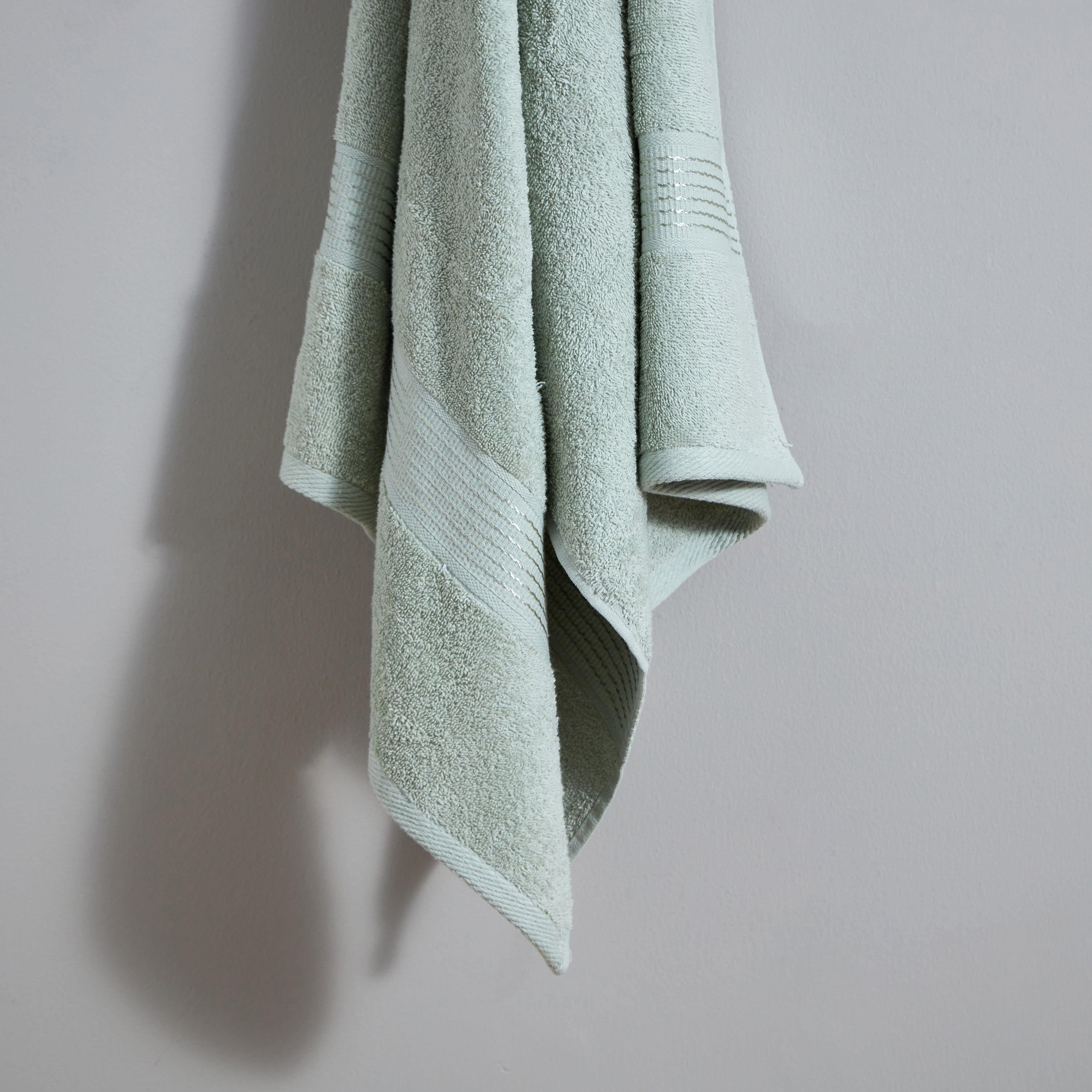 منشفة حمام ممشطة من إيسينشال - 70×140 سم-hbxbathroom-bathroomtextiles-image-3