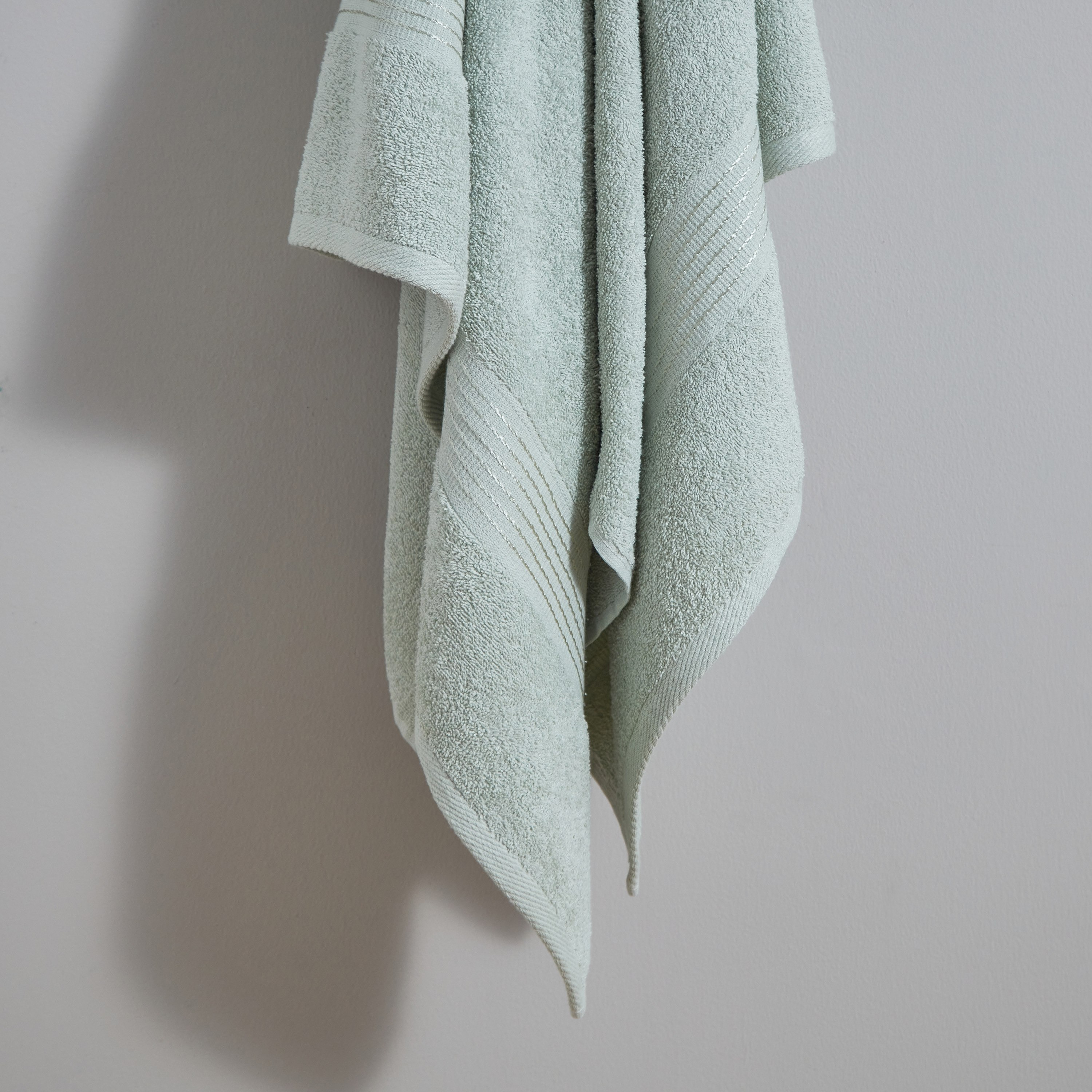 منشفة حمّام ممشطة من إسنشيال - 90x150 سم-hbxbathroom-bathroomtextiles-image-3