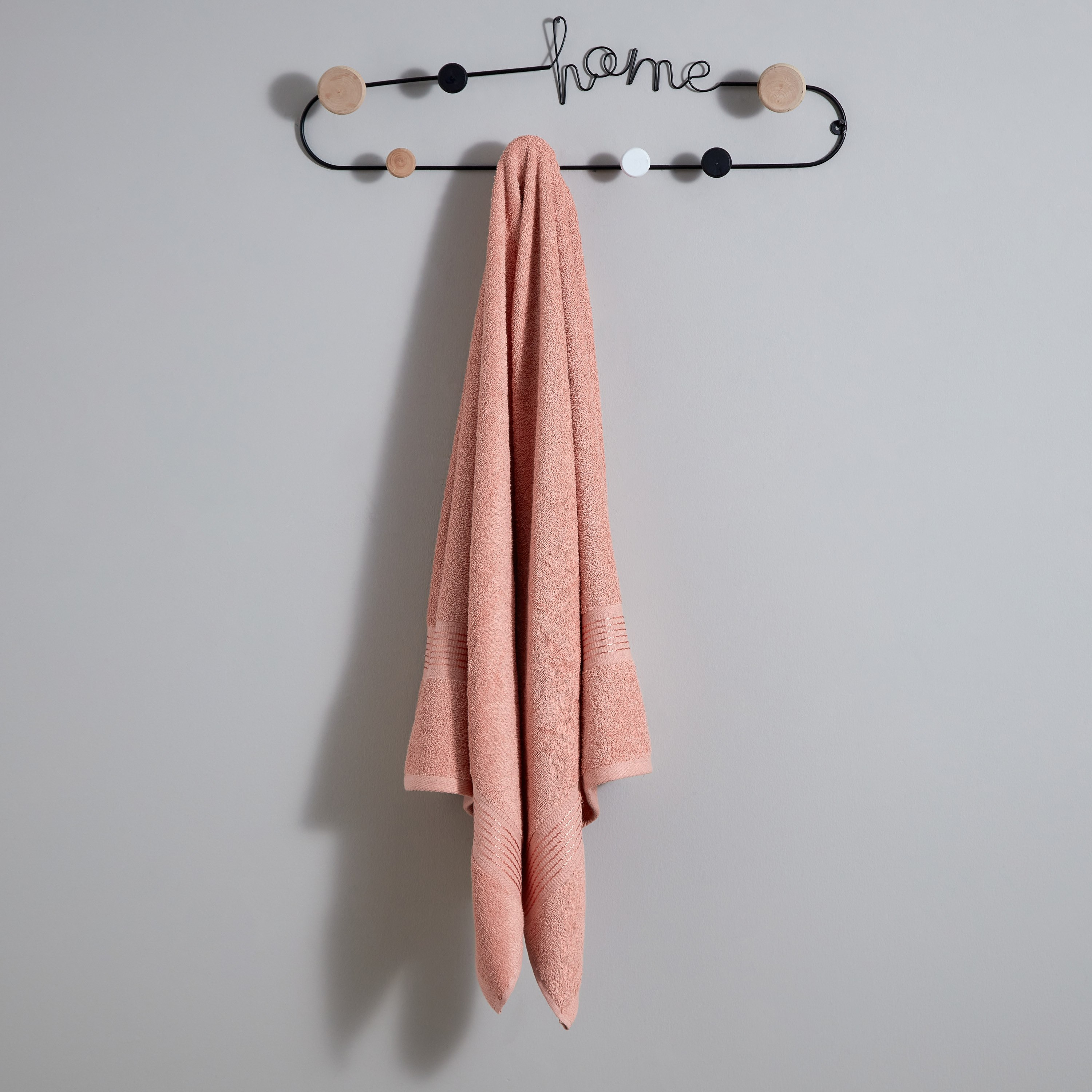 منشفة حمام ممشطة من إيسنشال - 70×140 سم-hbxbathroom-bathroomtextiles-image-1