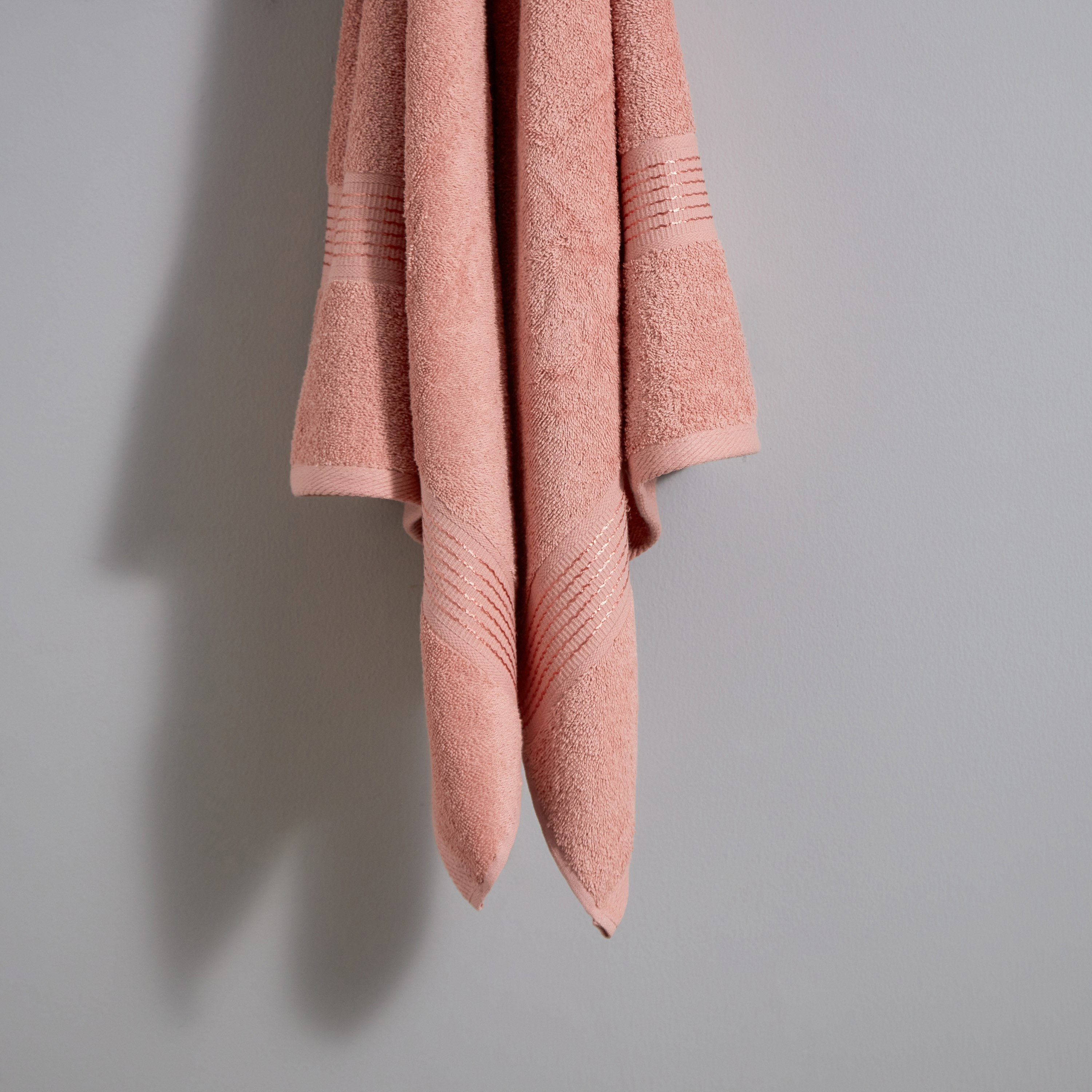 منشفة حمام ممشطة من إيسنشال - 70×140 سم-hbxbathroom-bathroomtextiles-image-3