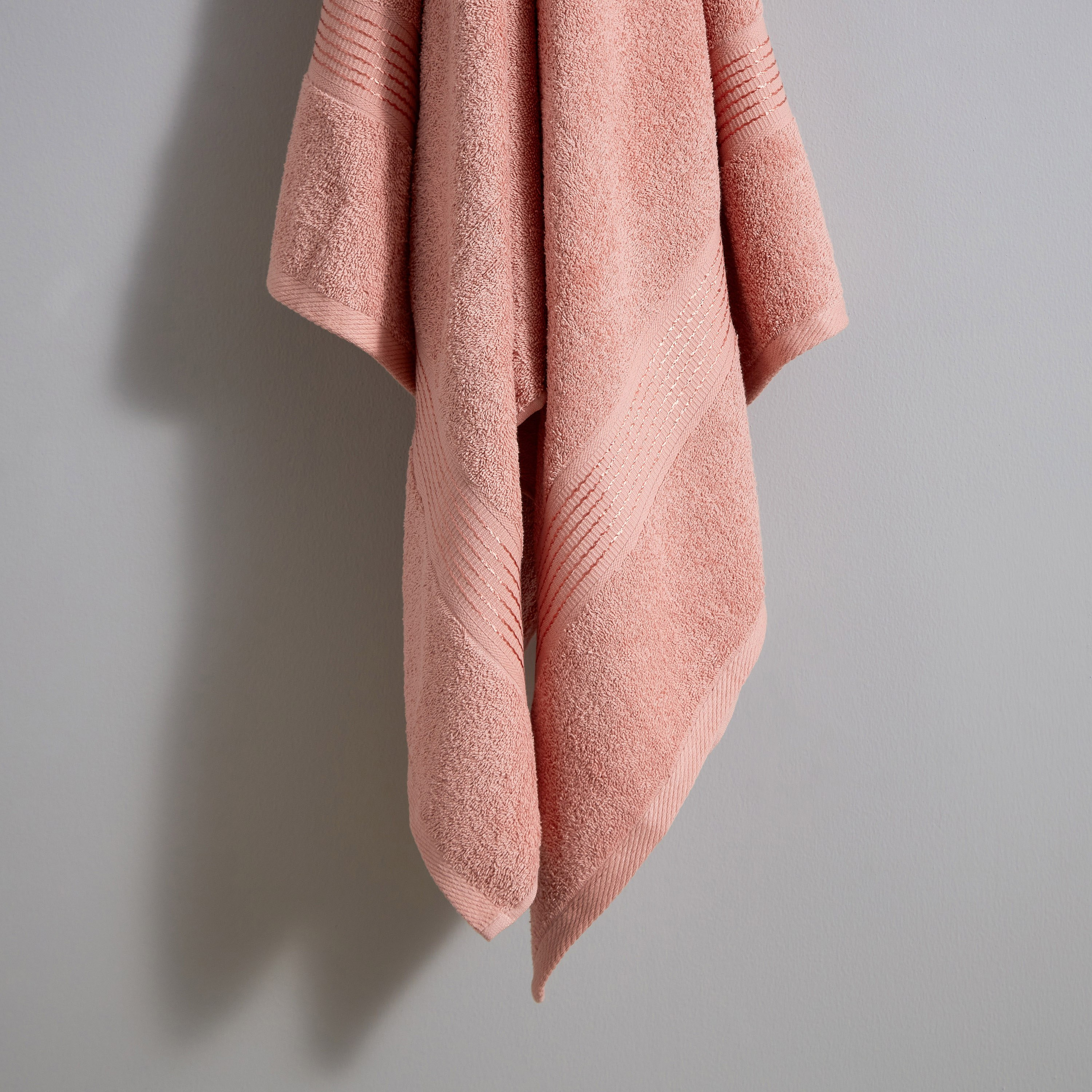 منشفة حمّام ممشطة من إسنشيال - 90x150 سم-hbxbathroom-bathroomtextiles-image-3