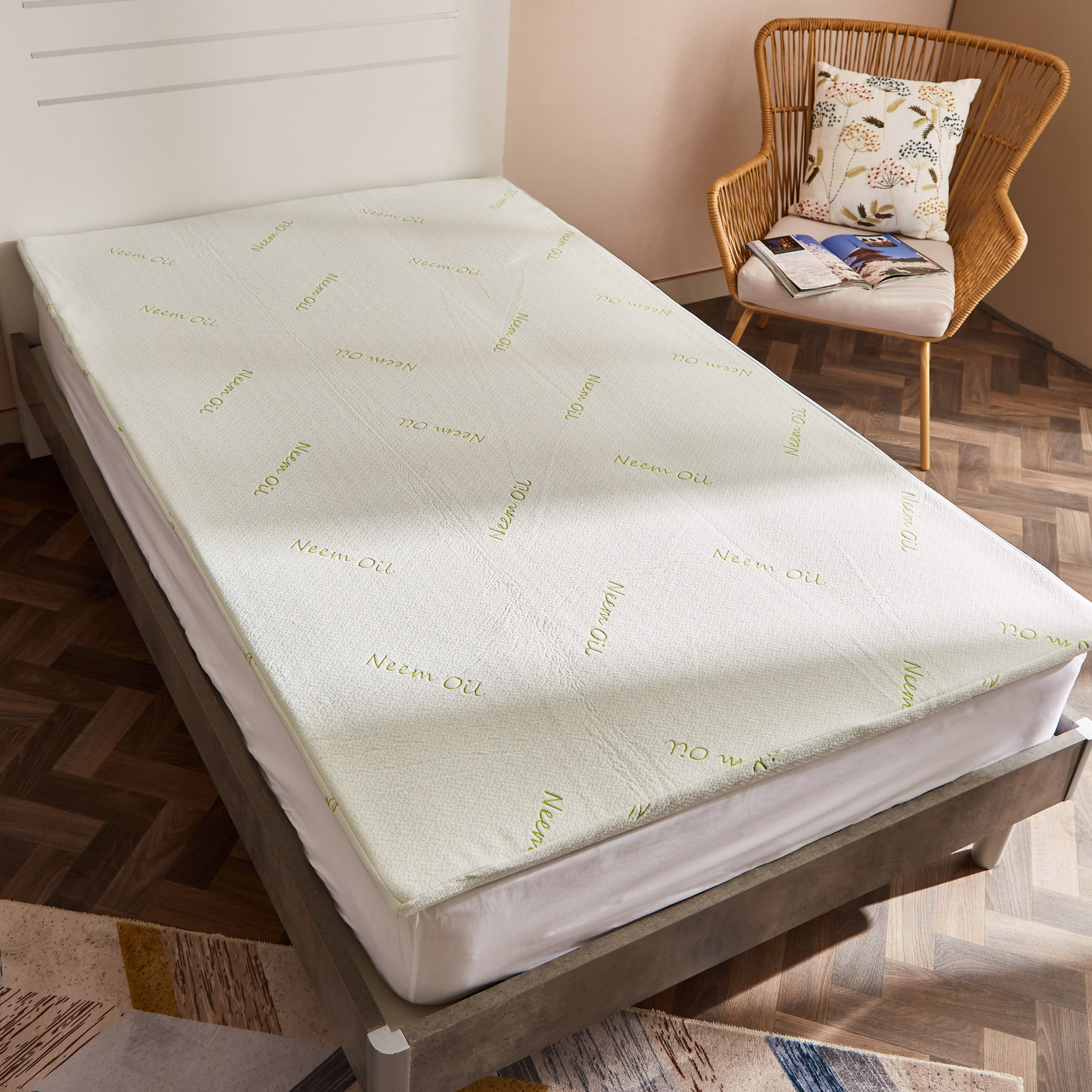 غطاء مرتبة كينج ميموري فوم معزز بزيت النيم - 180x200x4 سم-hbxhomeware-hbxdecorandfurnishings-image-2