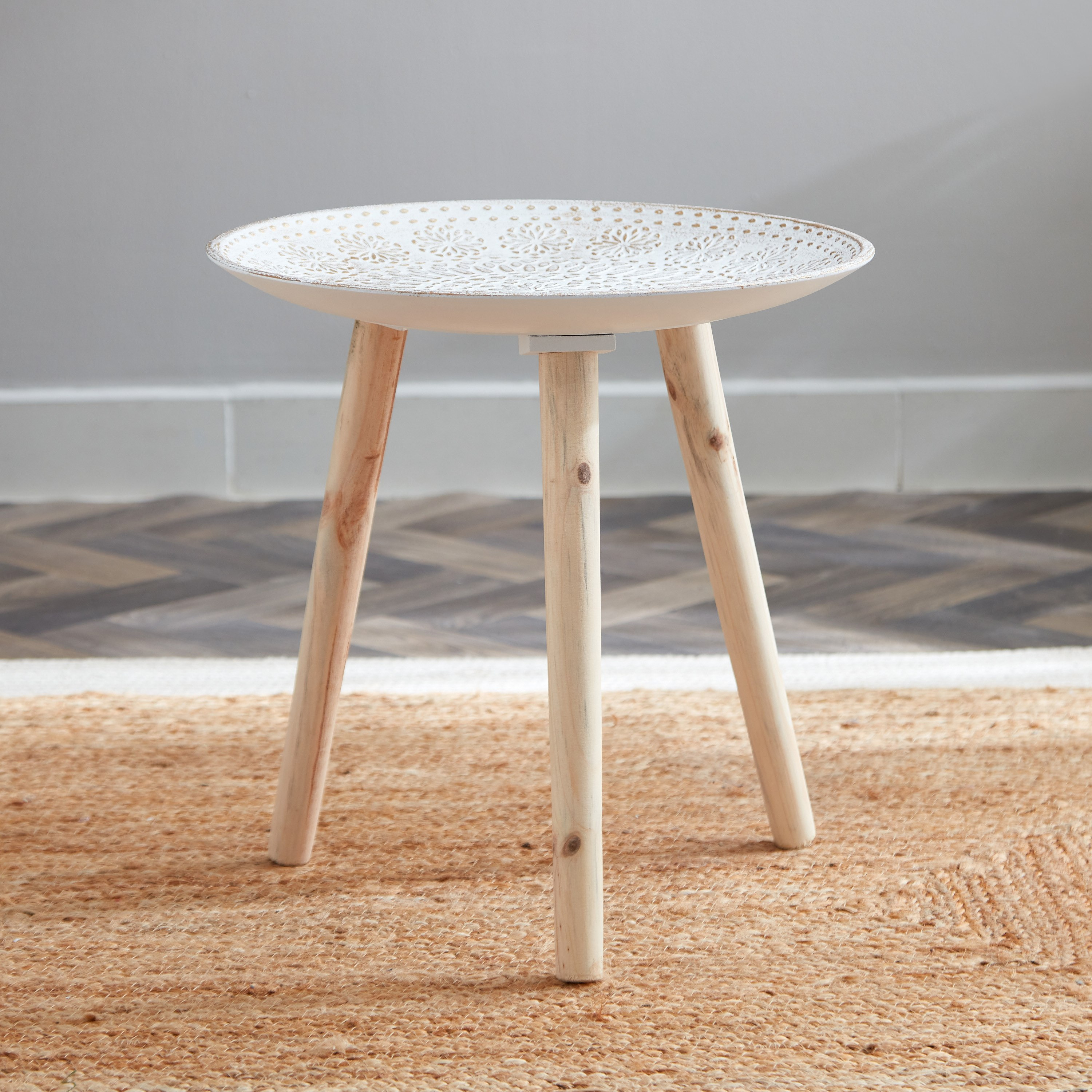 طاولة زينة بتصميم أزهار محفورة من زوها - 40x40x40 سم-hbxkitchen-serveware-image-1
