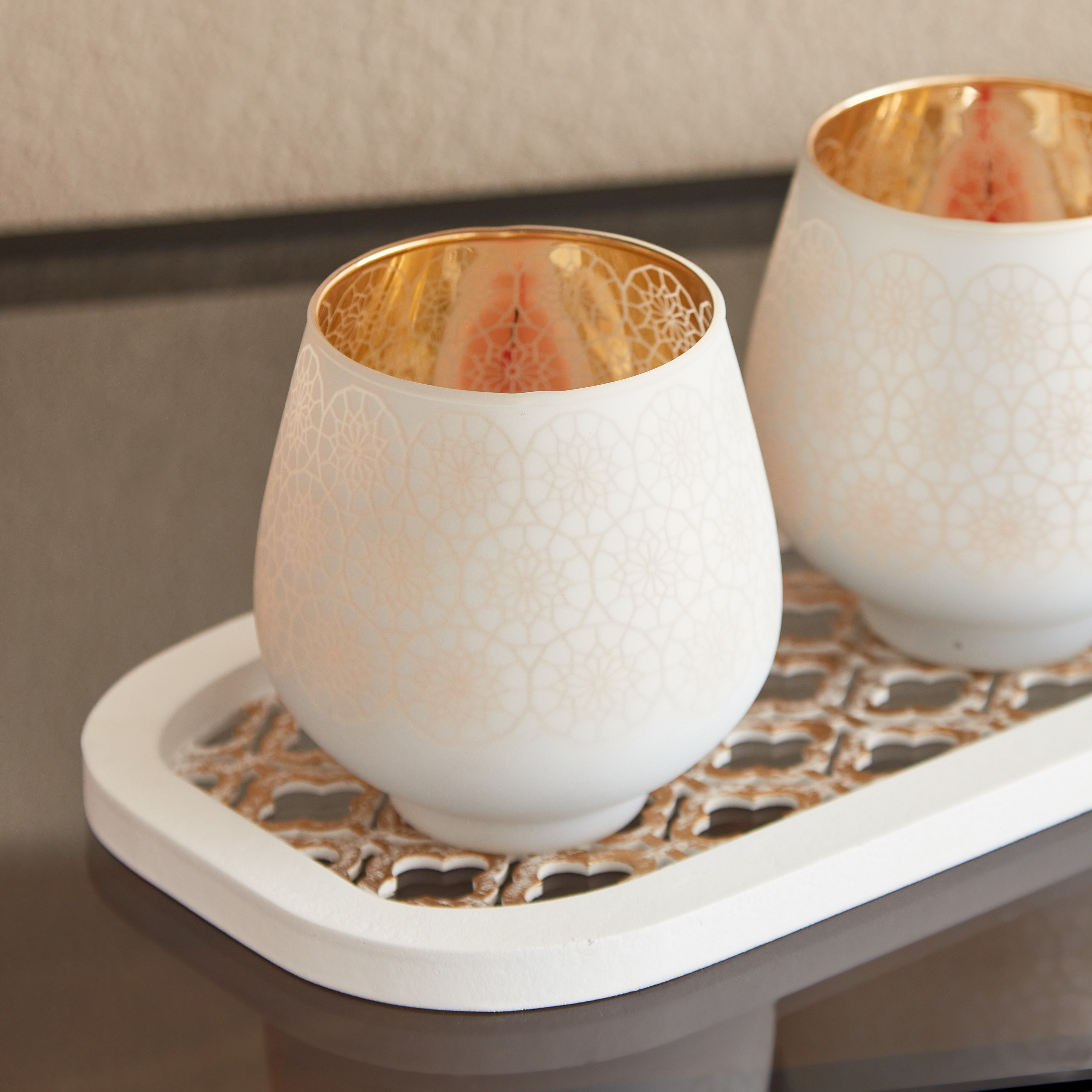 طقم 3 حاملات شموع صغيرة وصينية بتصميم طاووس من زوها-hbxlivingroom-decorandaccessories-candleholders-image-3