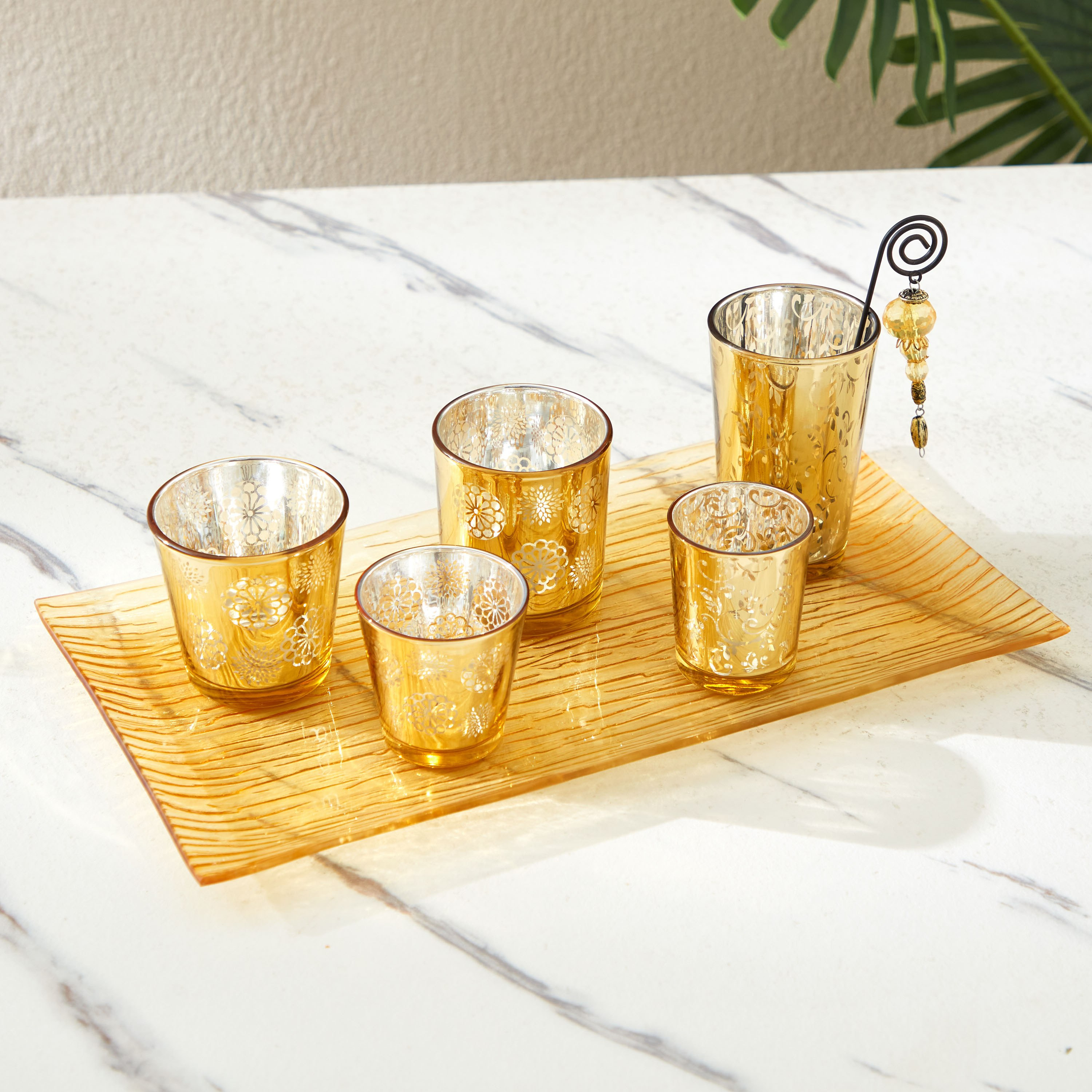 طقم إهداء 5 حاملات شموع صغيرة وصينية زجاج من زوها-hbxlivingroom-decorandaccessories-candleholders-image-1