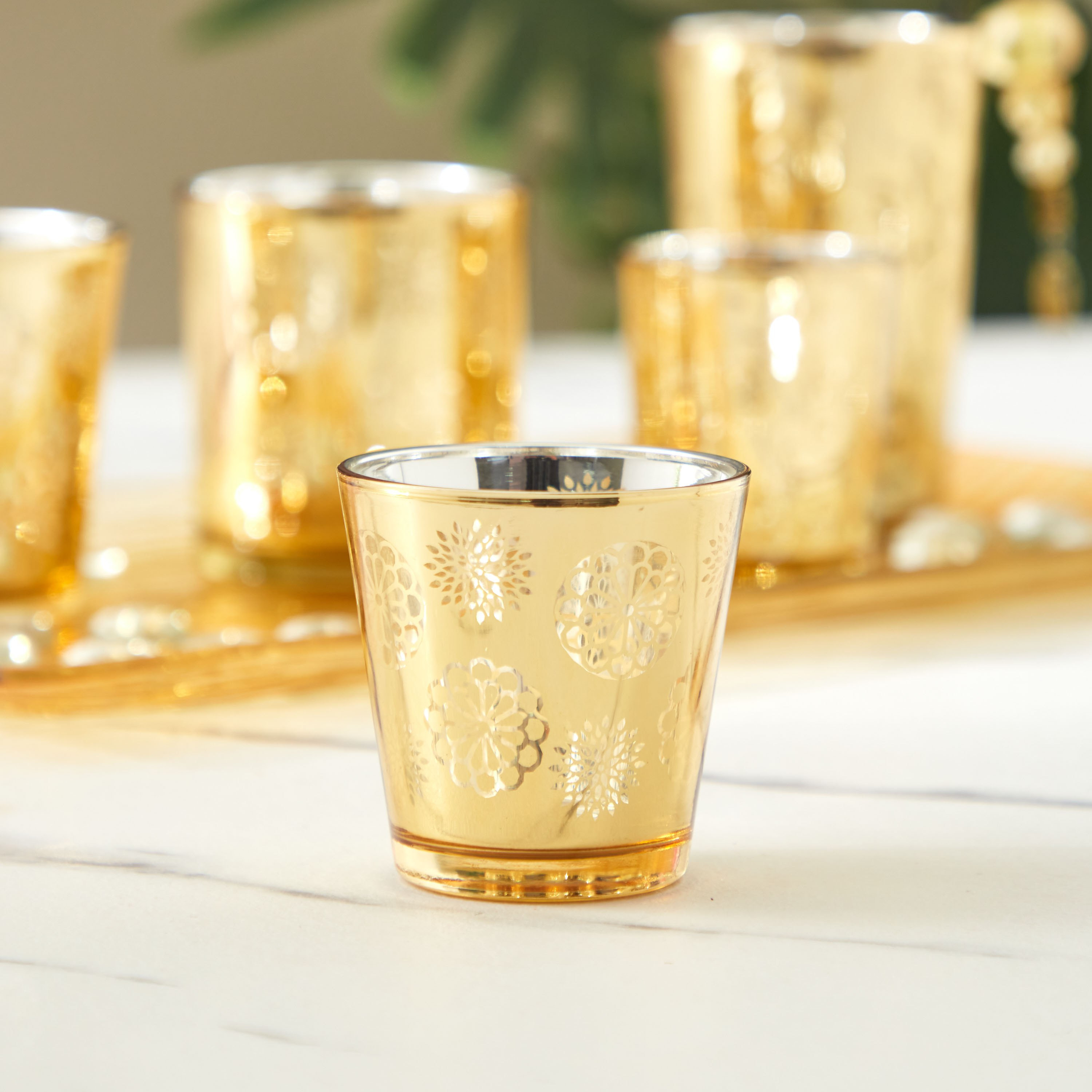 طقم إهداء 5 حاملات شموع صغيرة وصينية زجاج من زوها-hbxlivingroom-decorandaccessories-candleholders-image-2